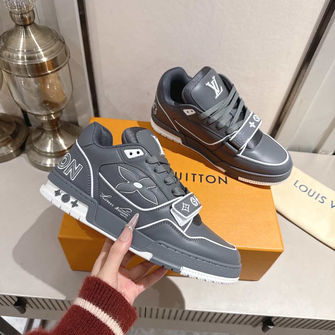 LV shoe