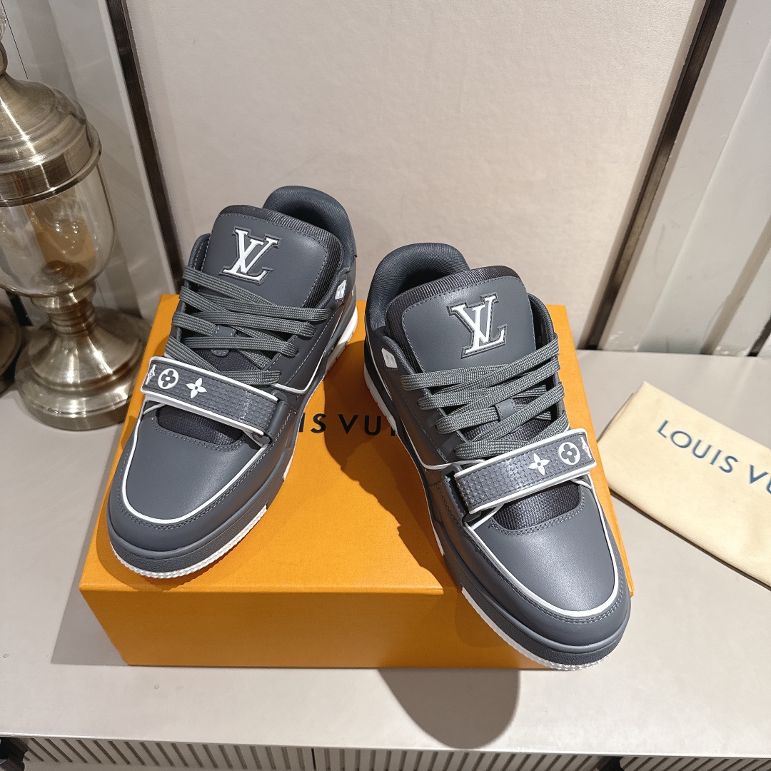 LV shoe