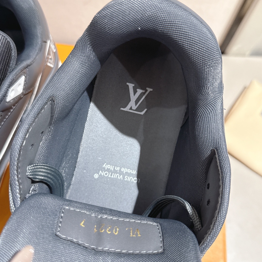 LV shoe