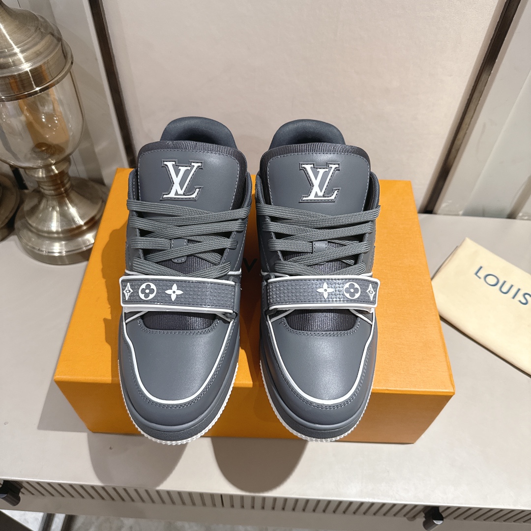 LV shoe