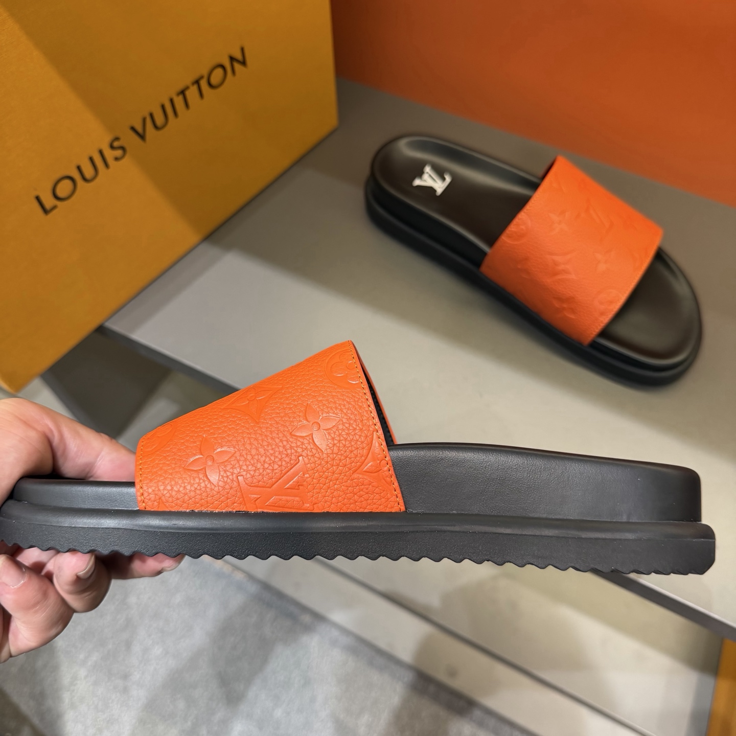 LV shoe