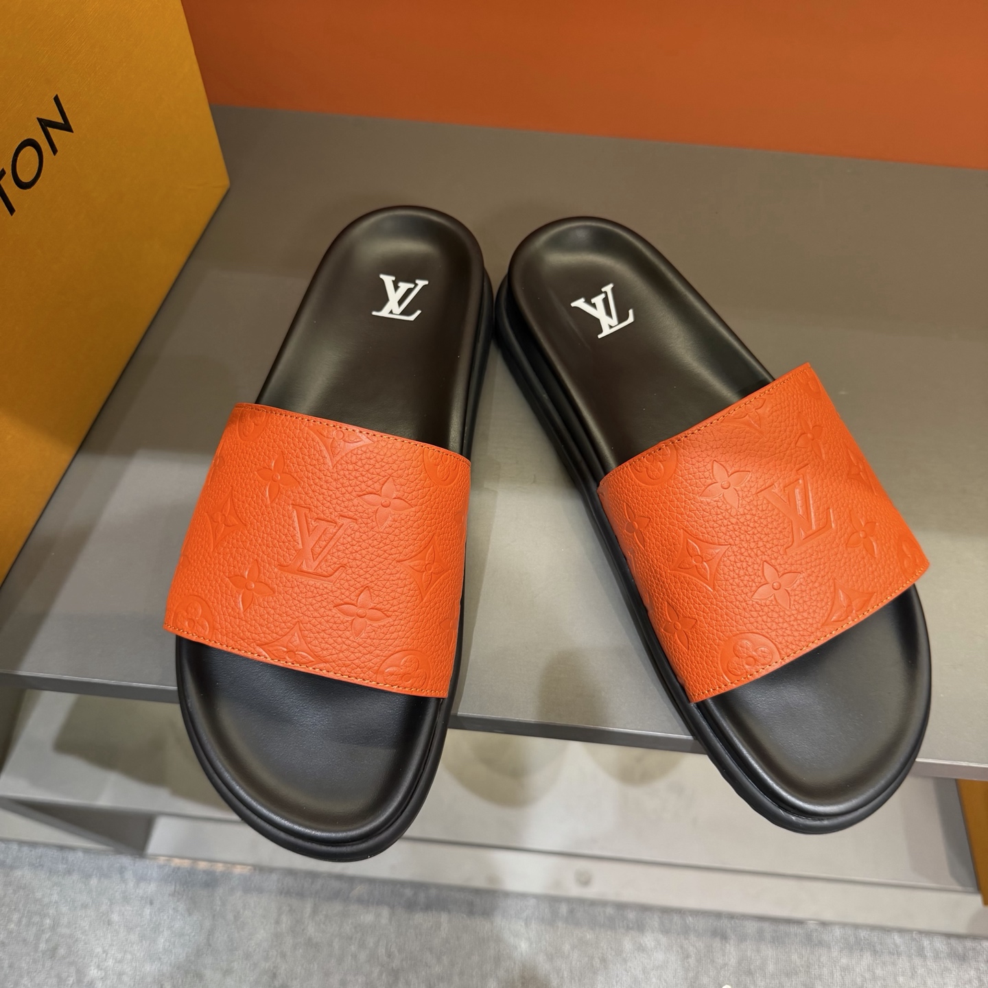 LV shoe