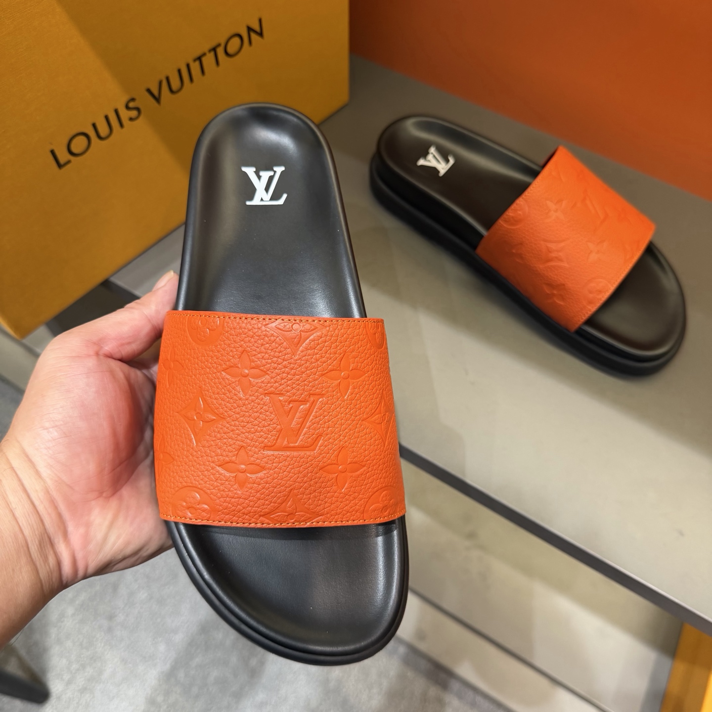 LV shoe