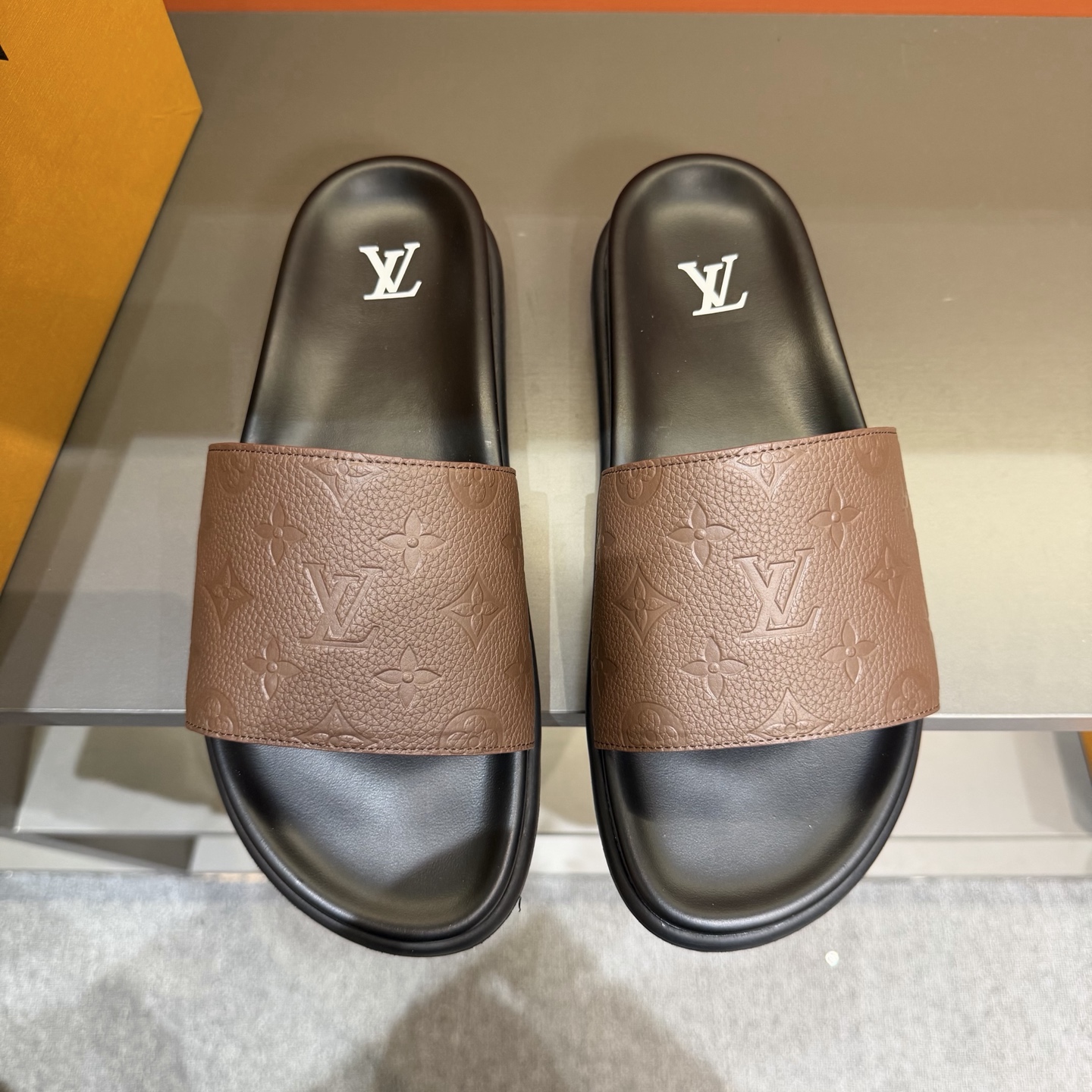 LV shoe