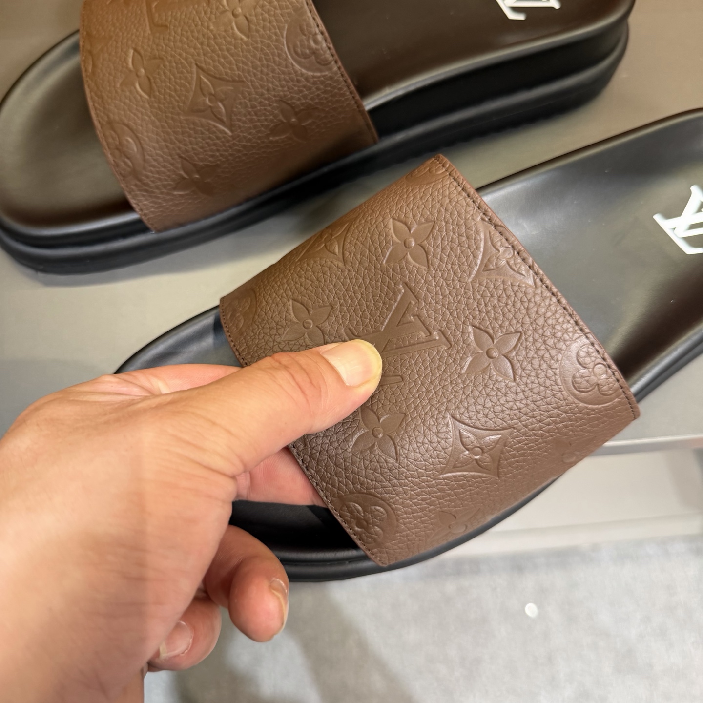 LV shoe