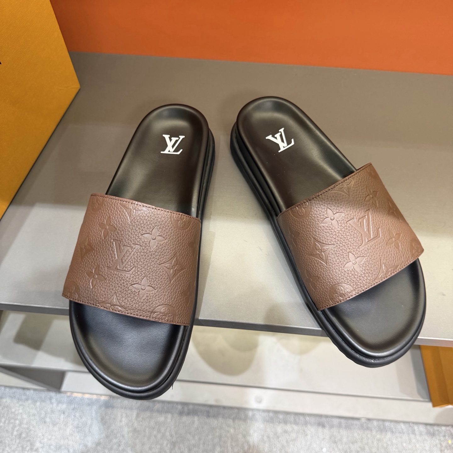 LV shoe