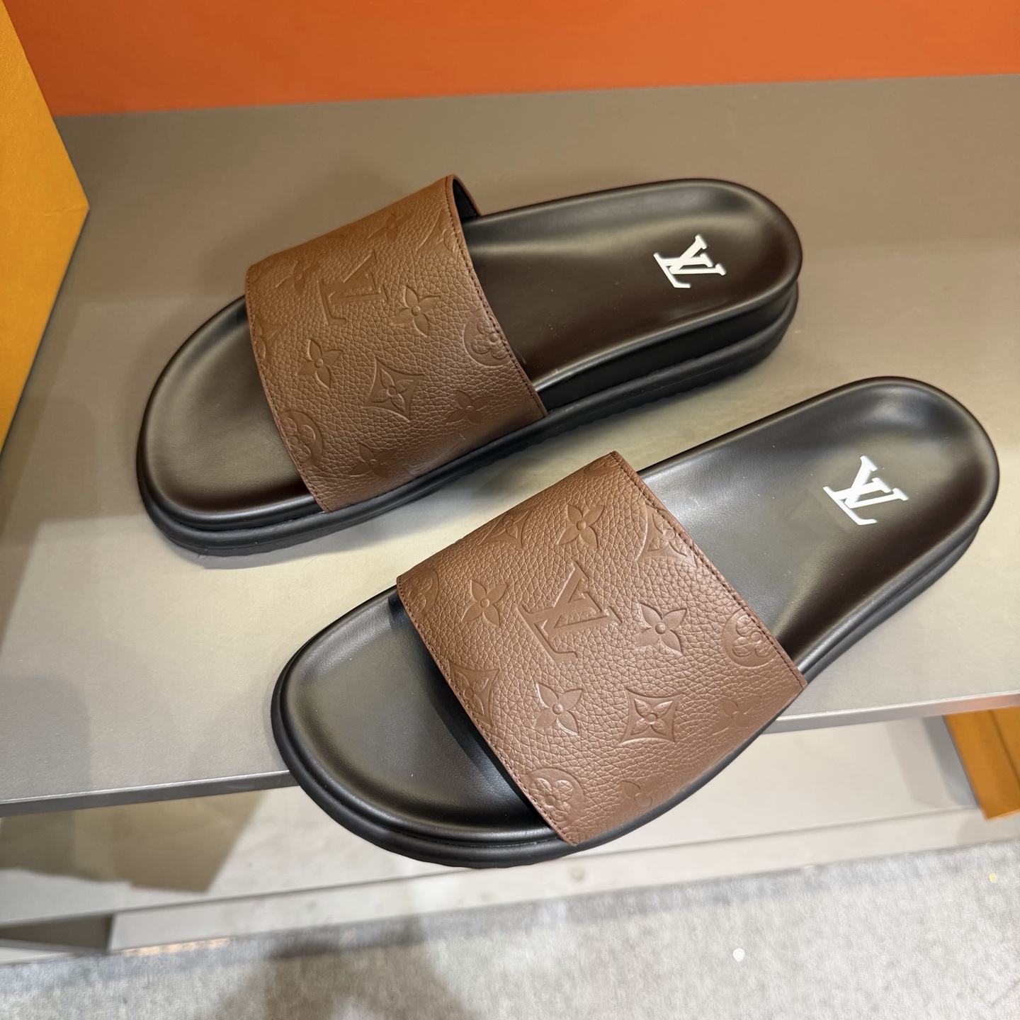 LV shoe