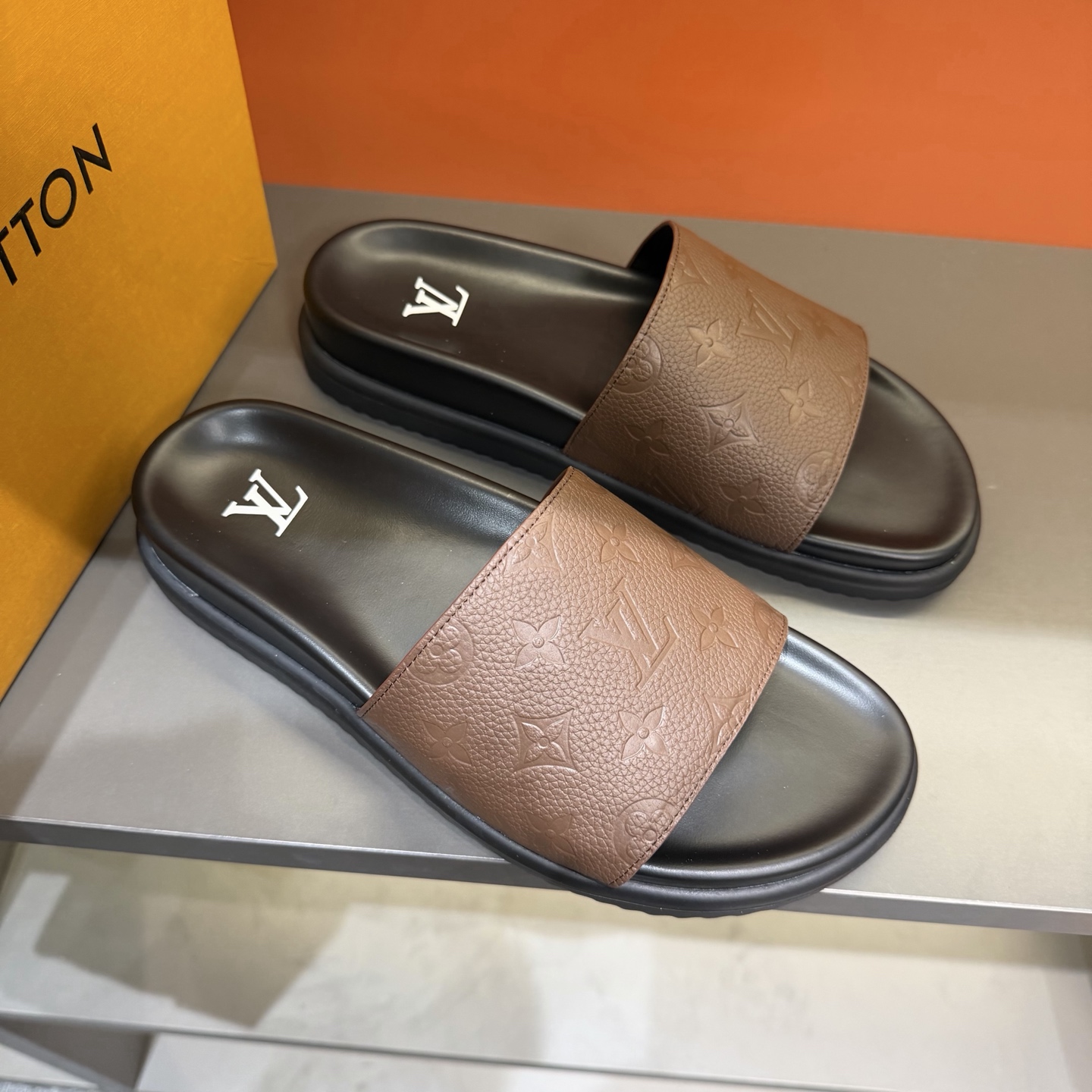 LV shoe