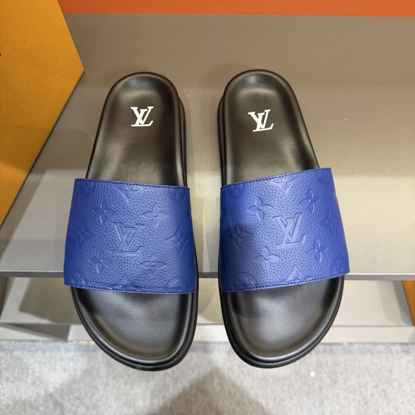 LV shoe