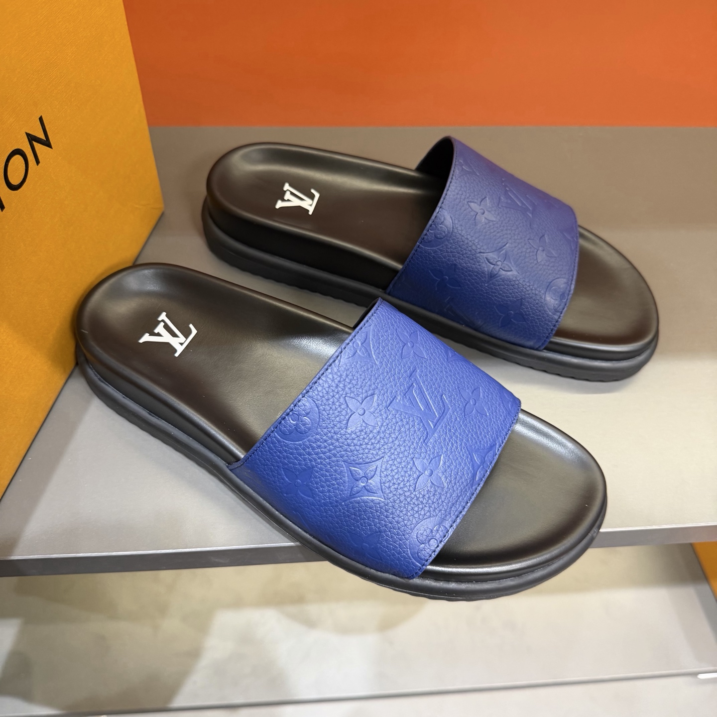 LV shoe