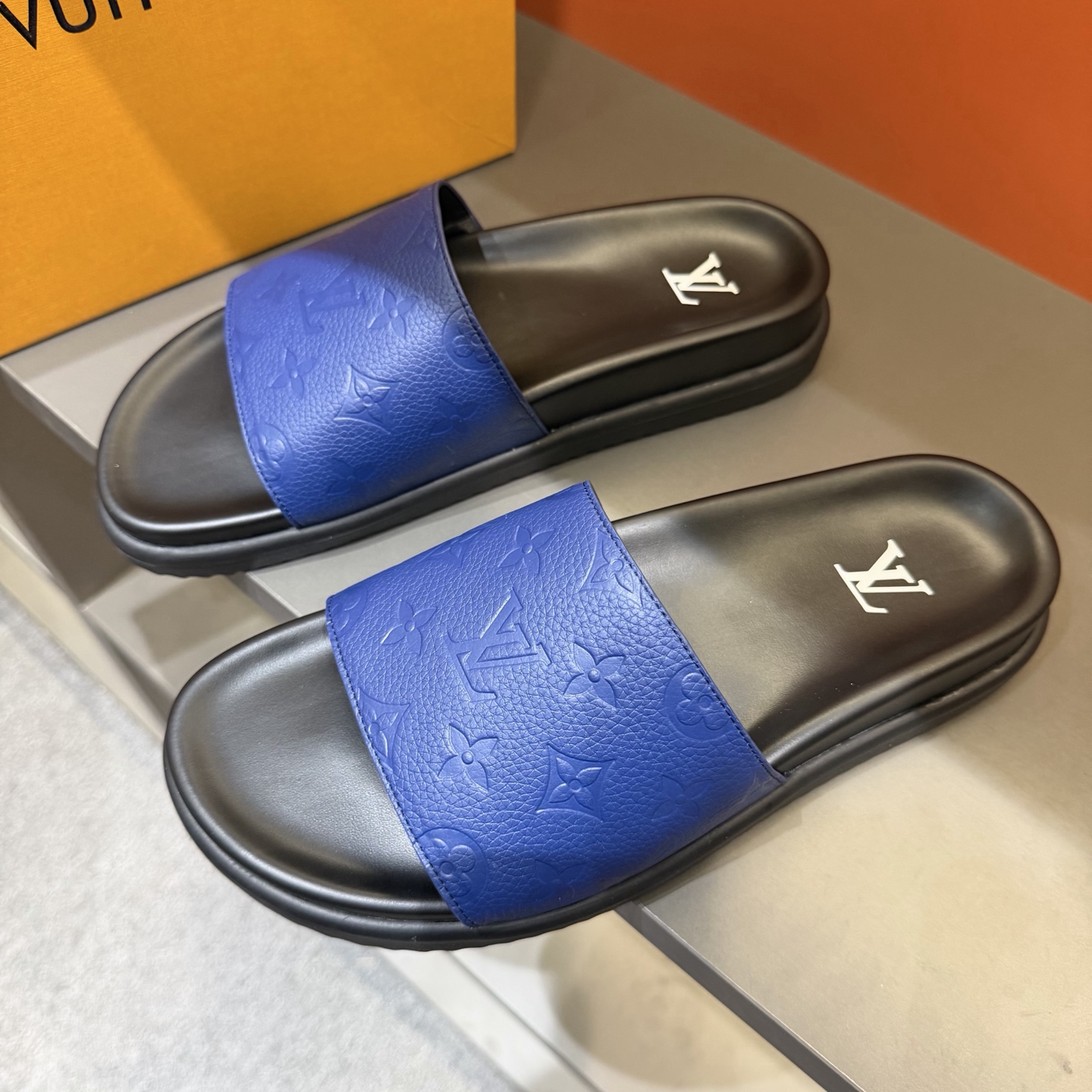 LV shoe