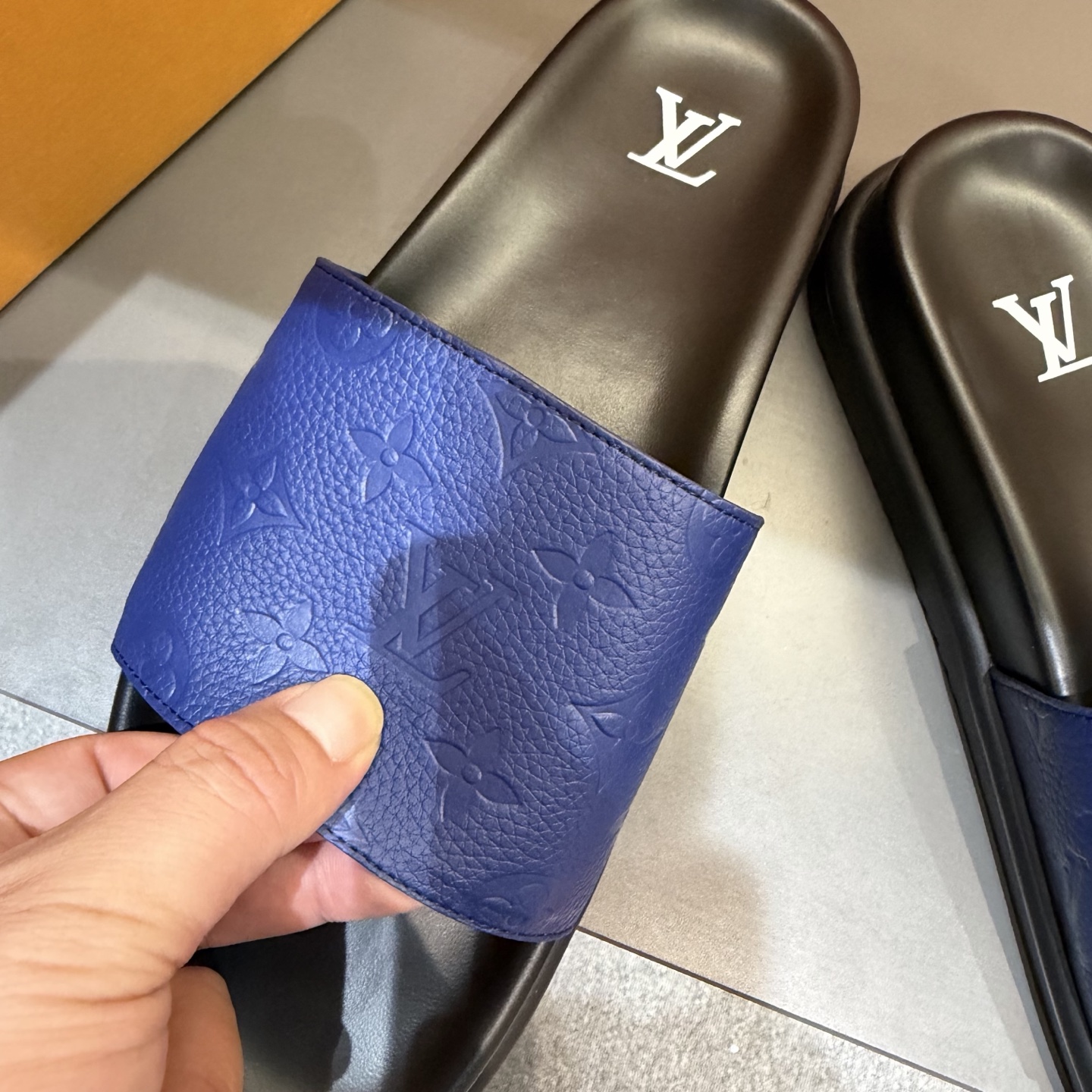 LV shoe