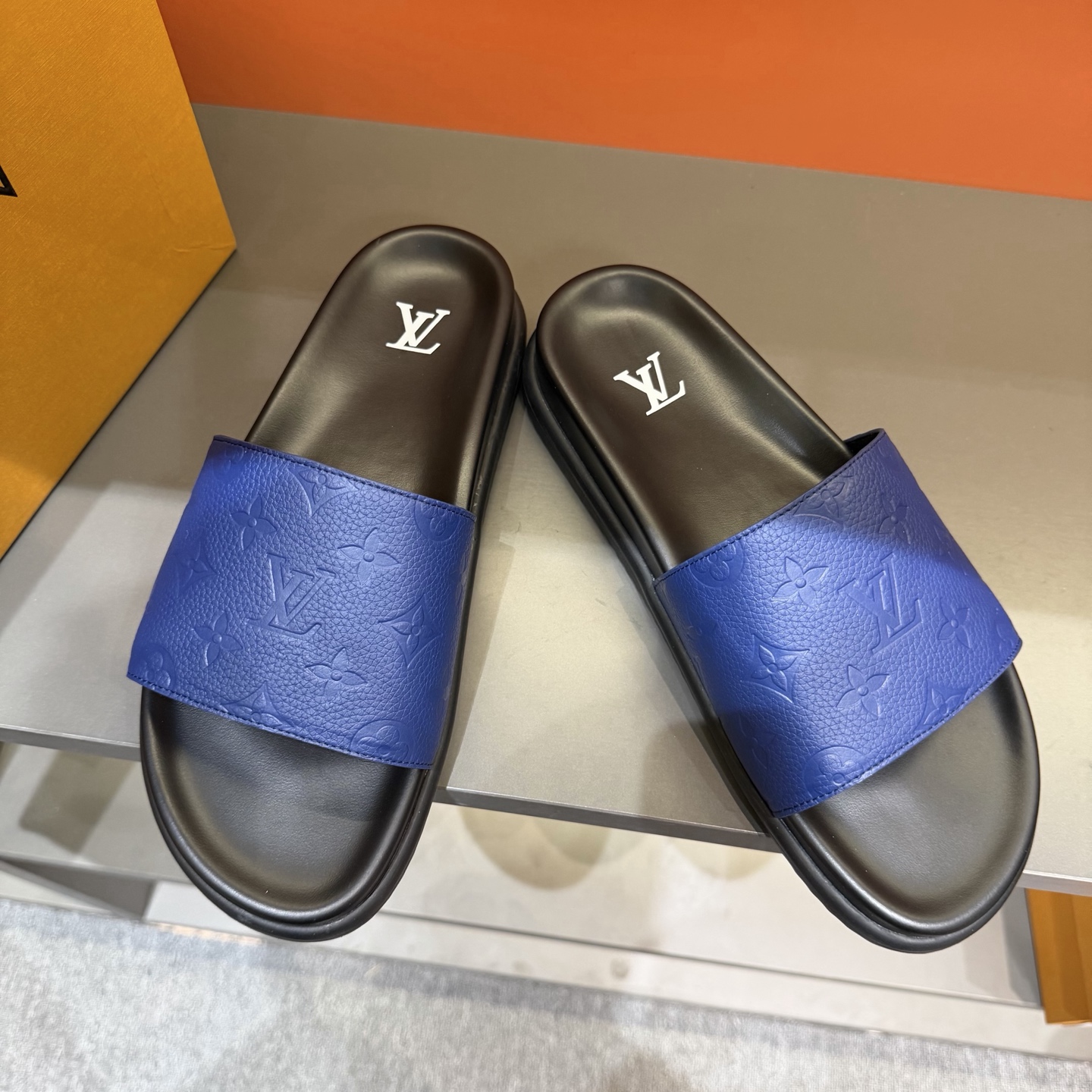 LV shoe