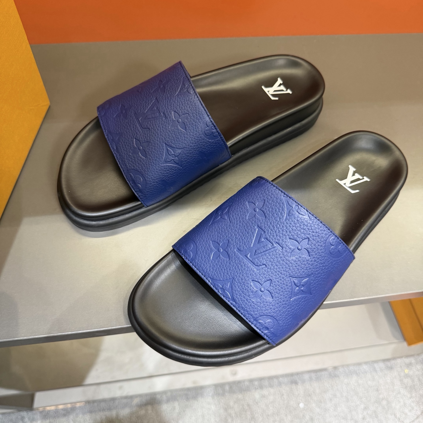 LV shoe