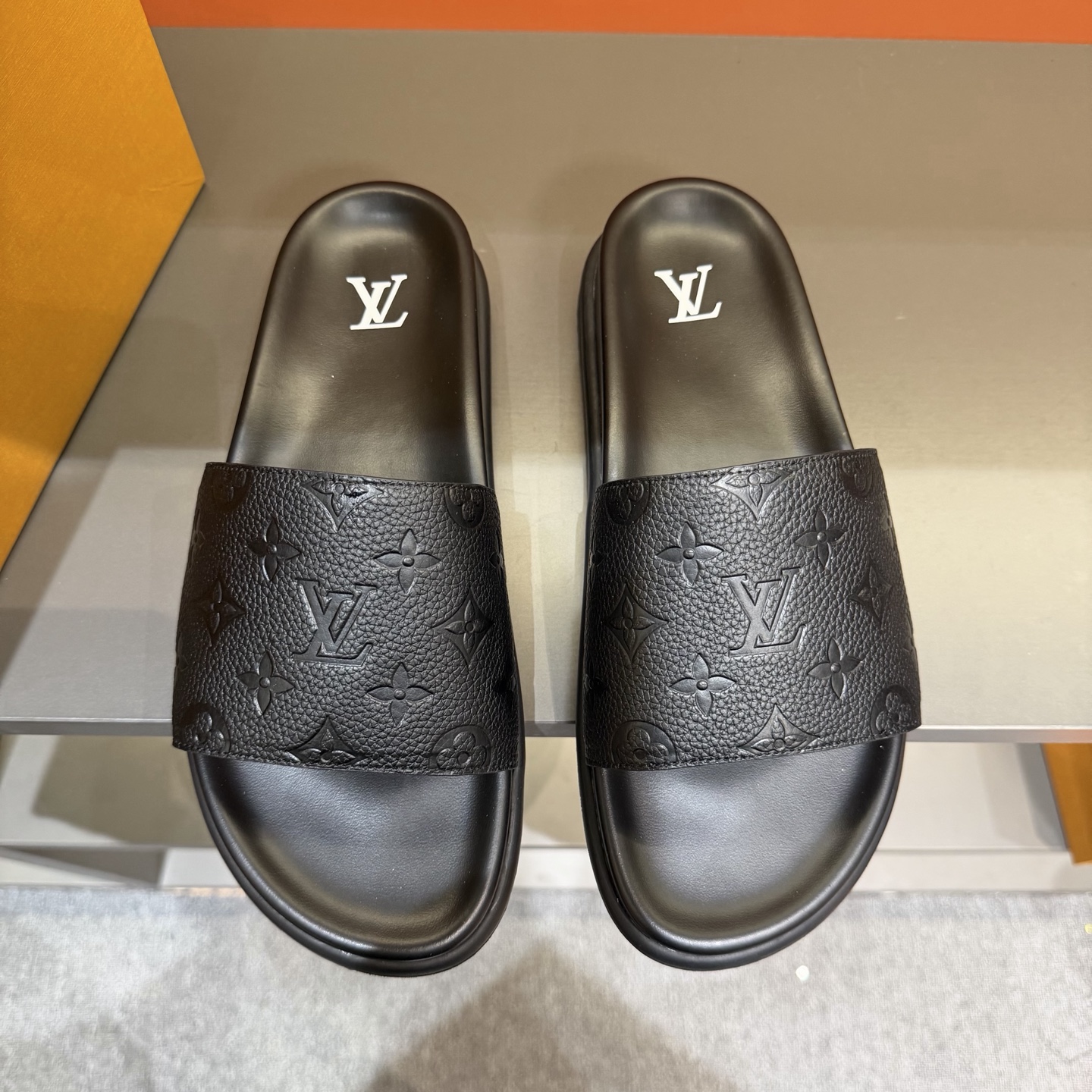 LV shoe