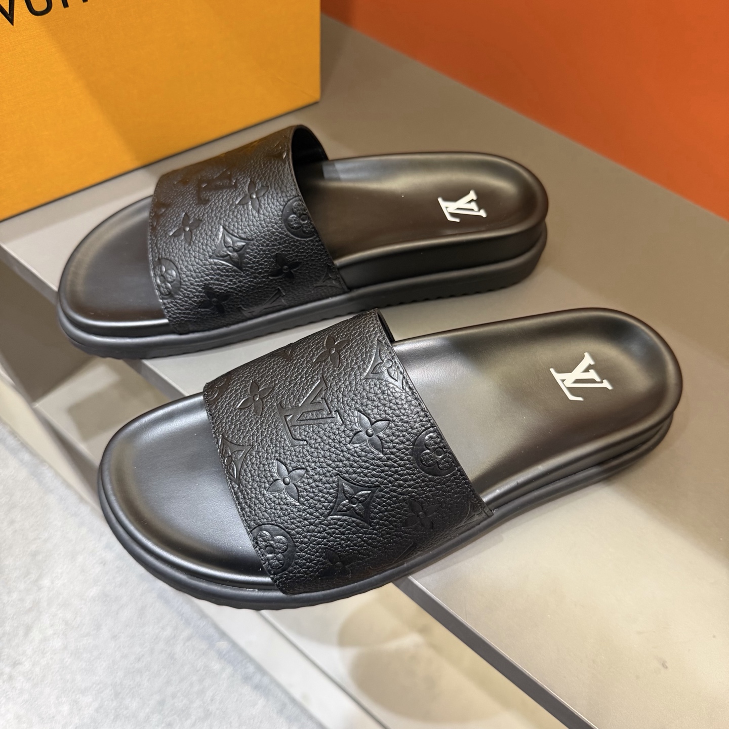 LV shoe