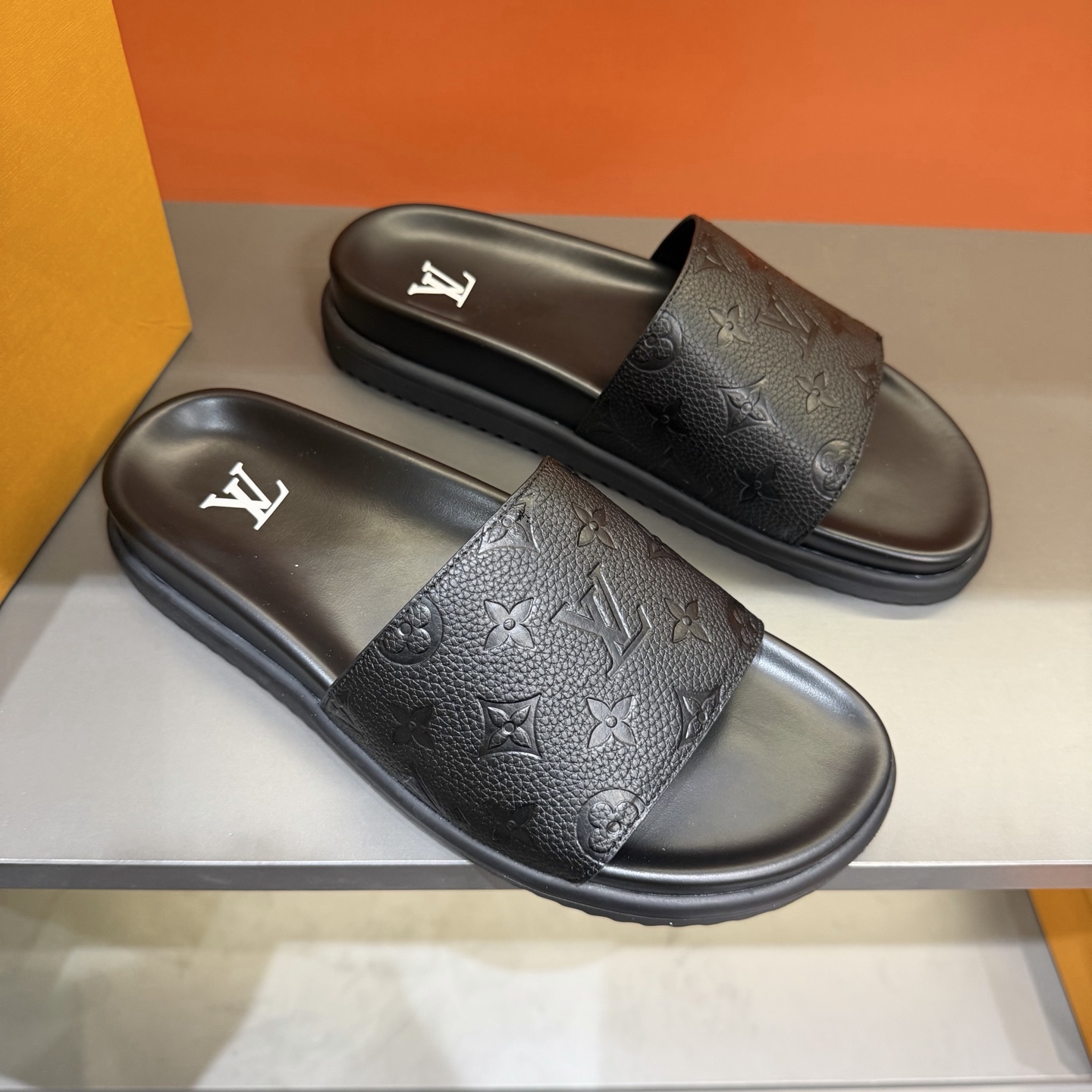 LV shoe