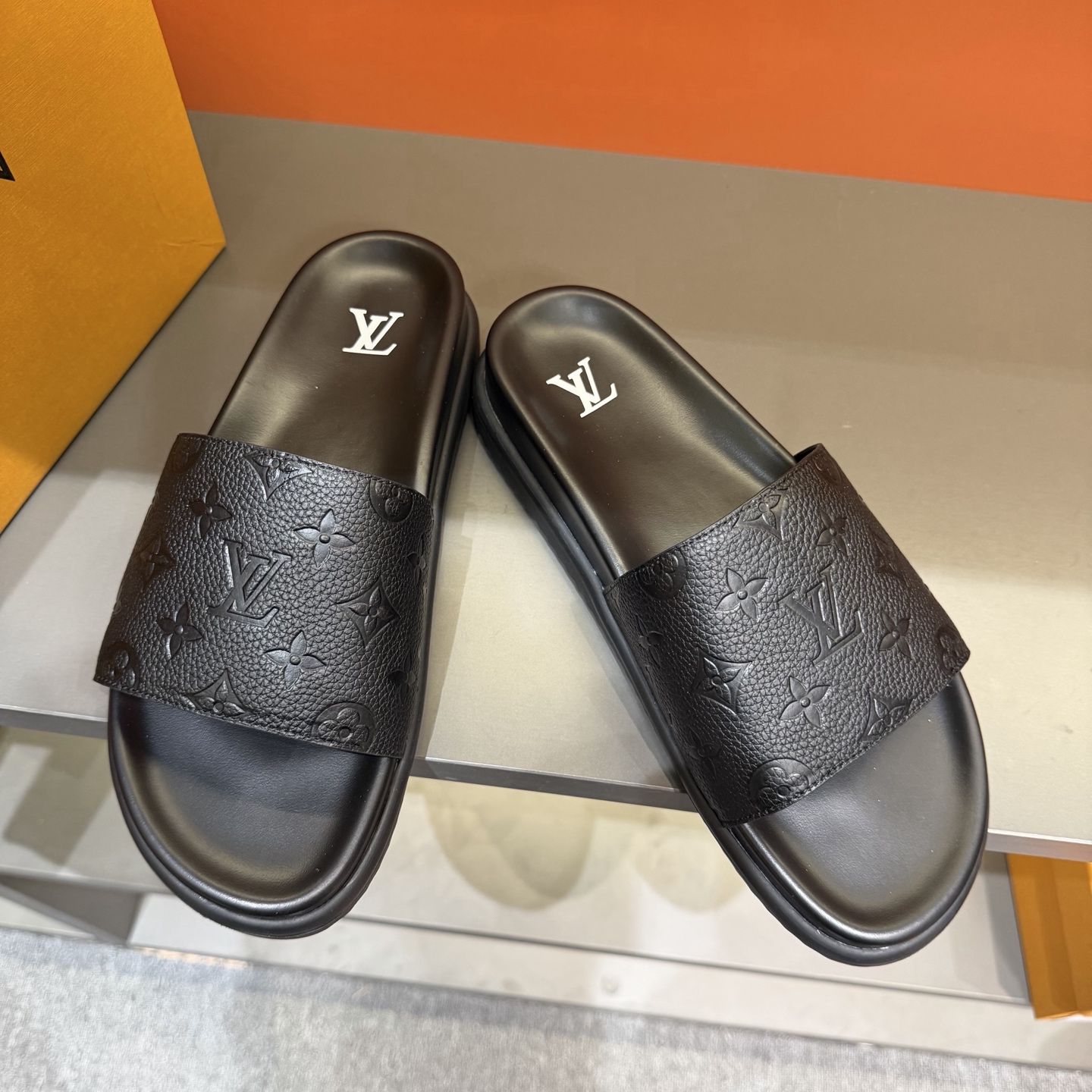 LV shoe
