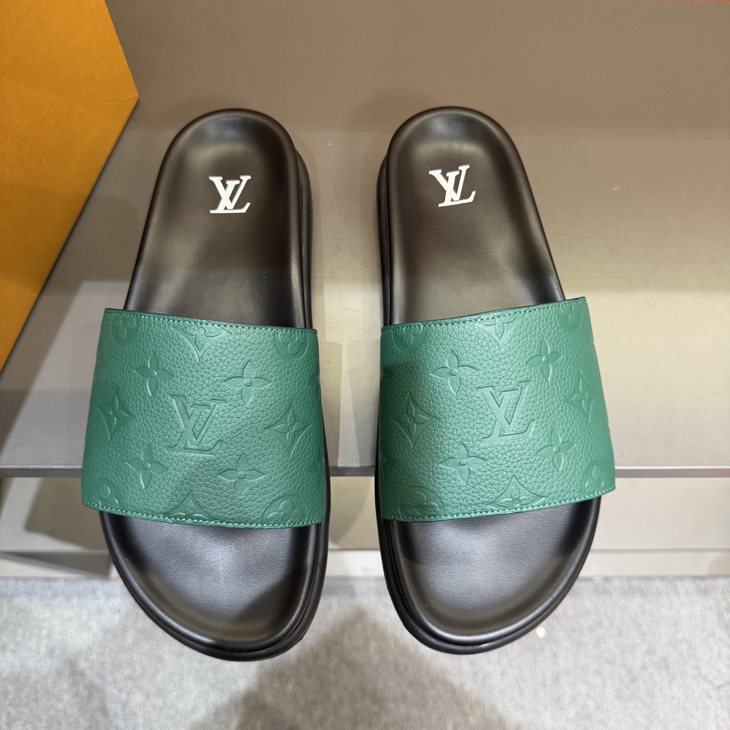 LV shoe