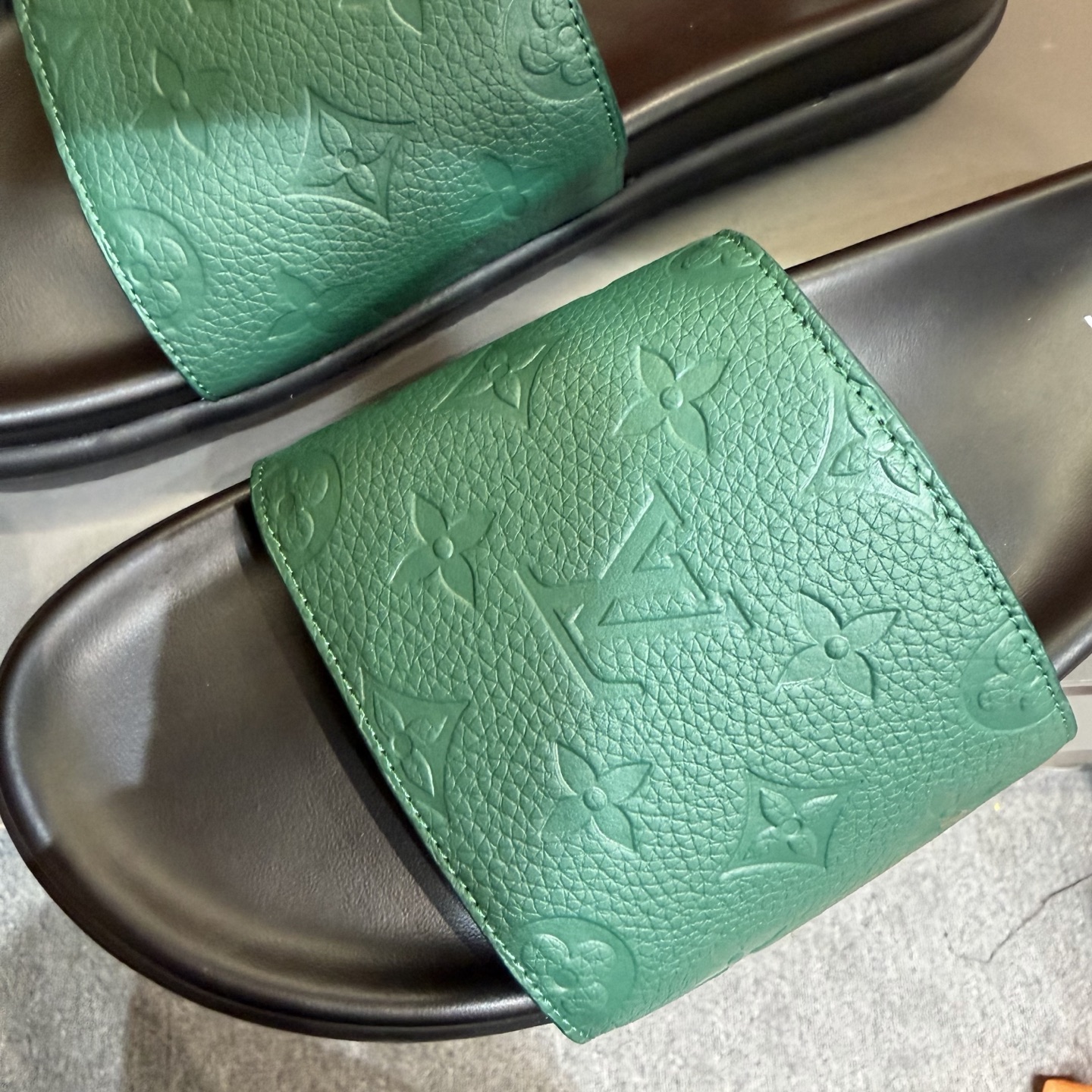 LV shoe