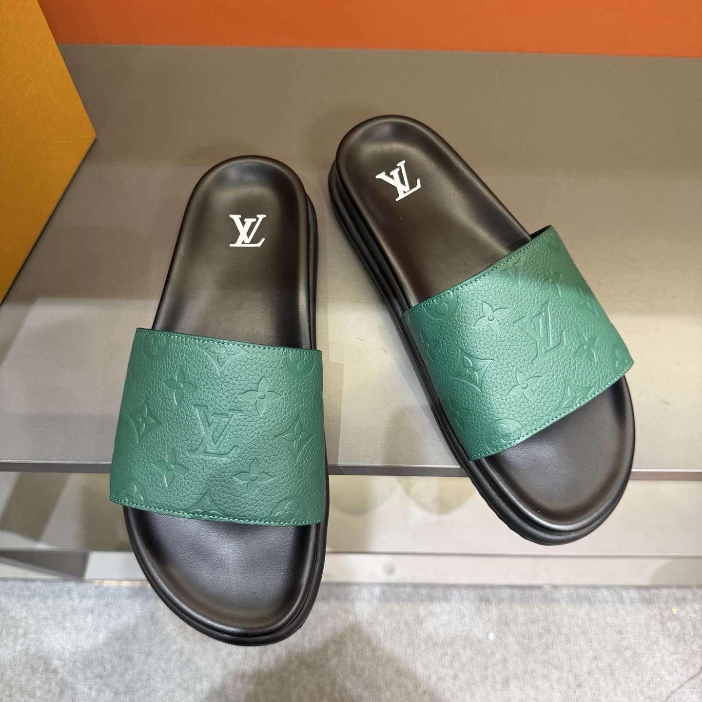 LV shoe