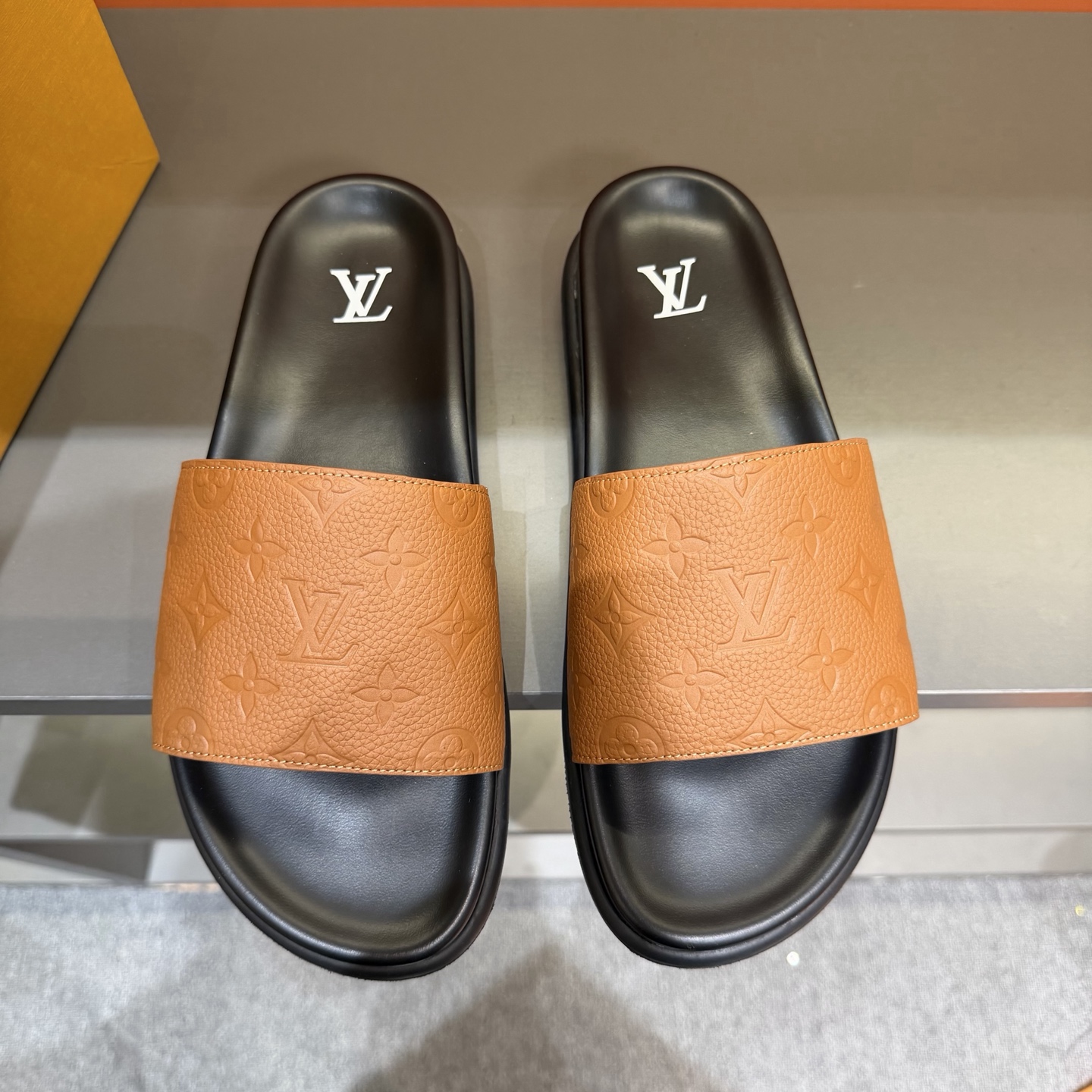 LV shoe