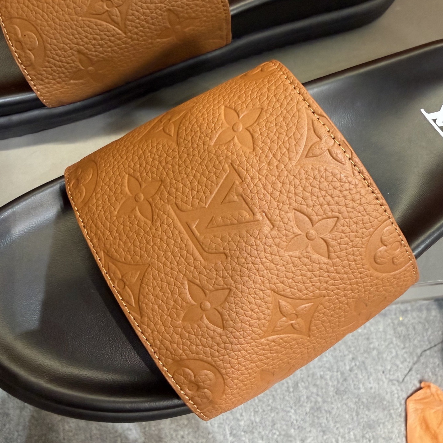 LV shoe