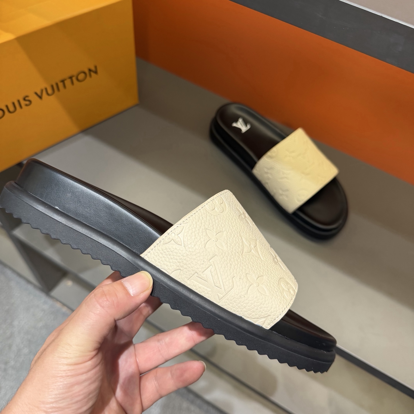 LV shoe