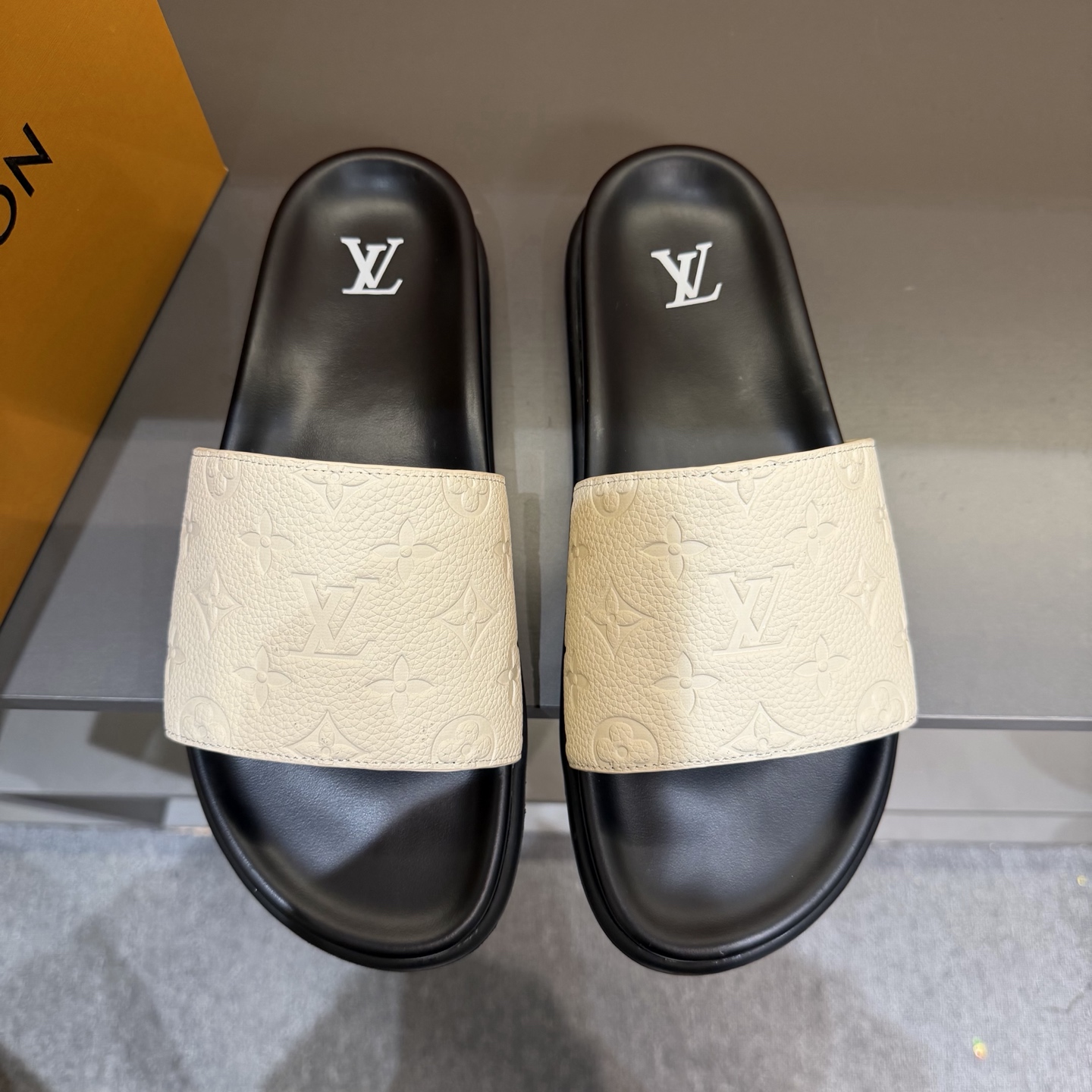 LV shoe