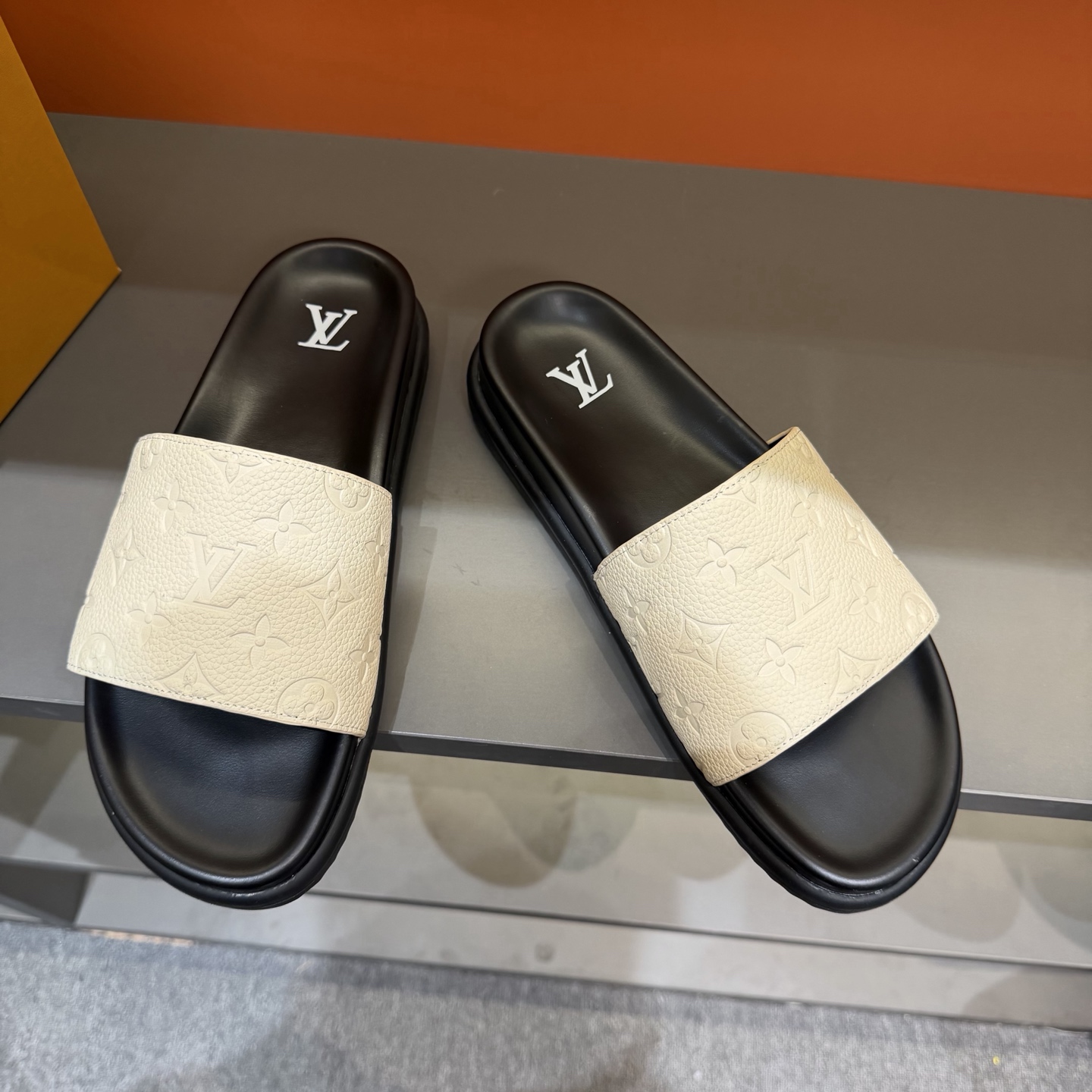 LV shoe