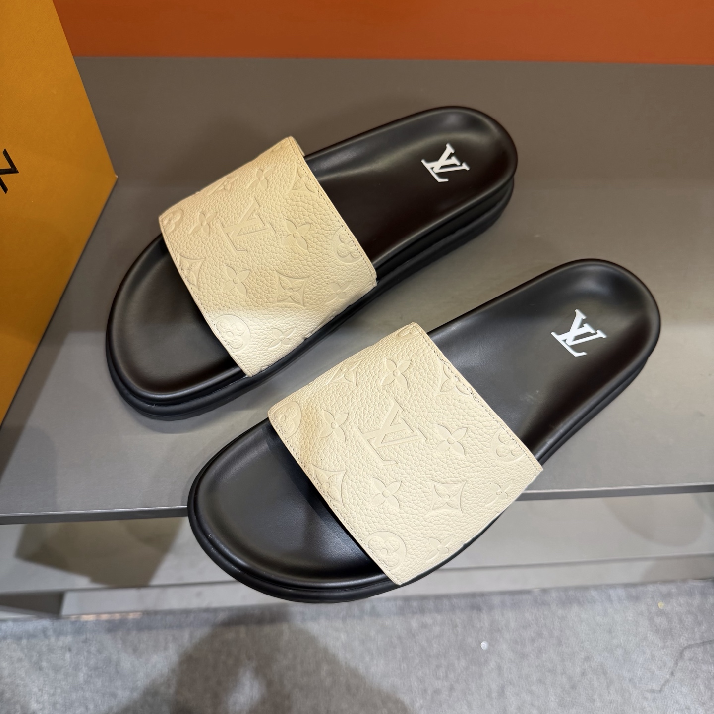 LV shoe