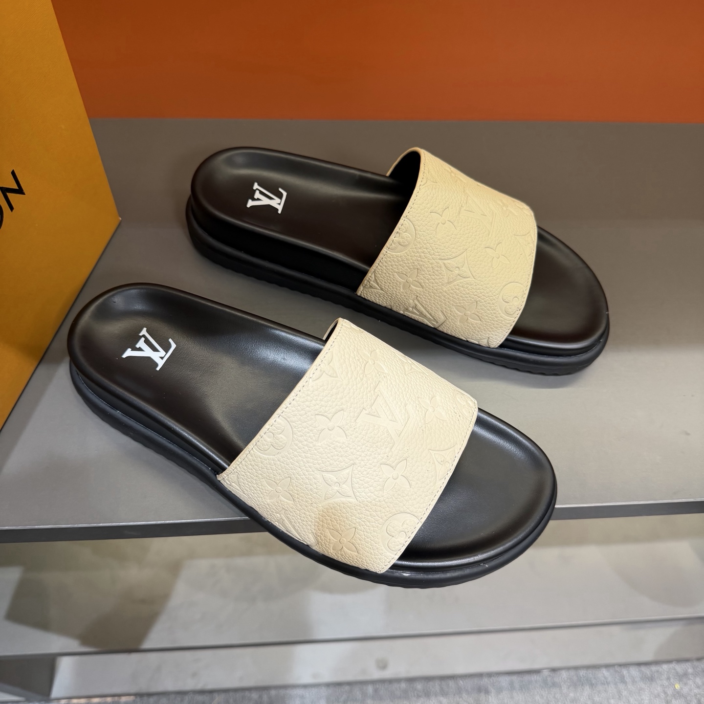 LV shoe