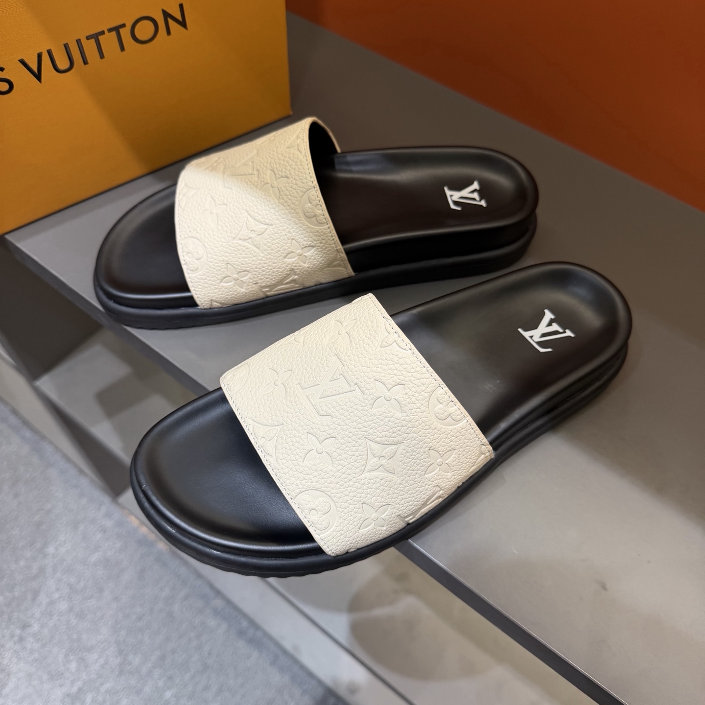 LV shoe