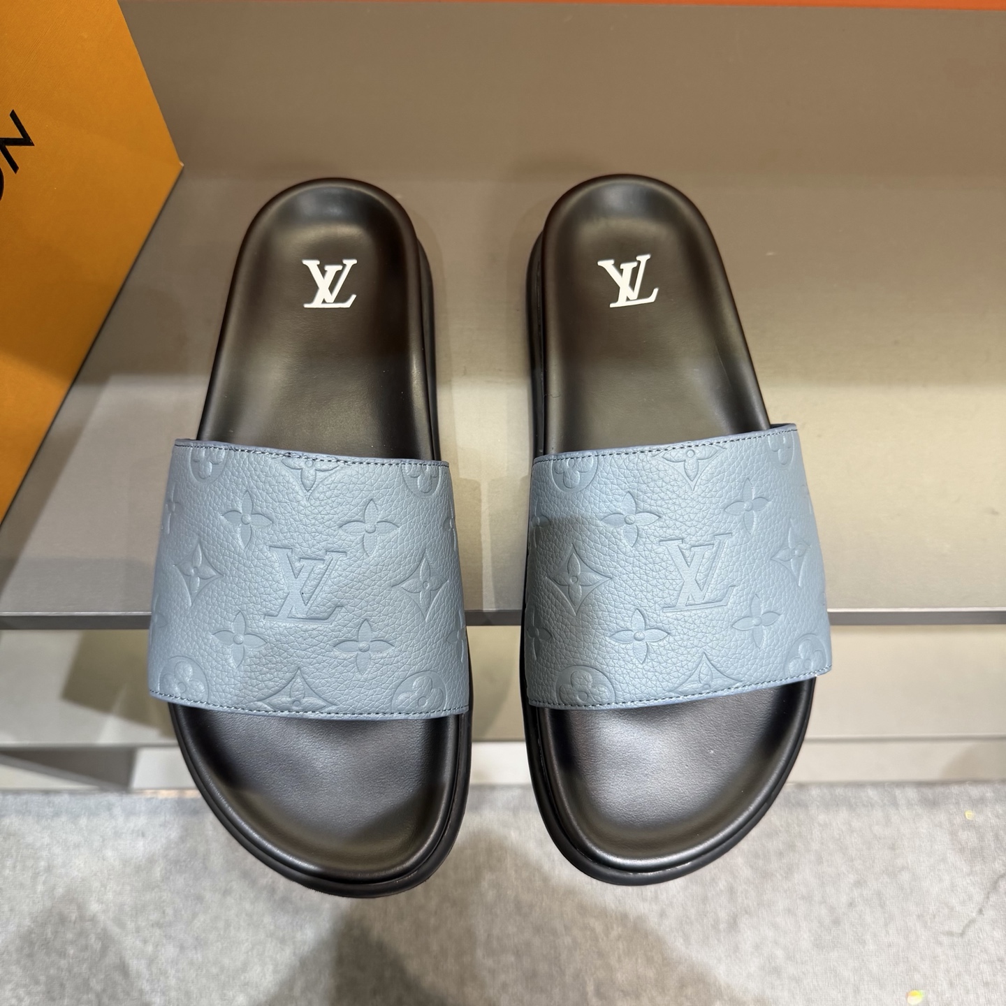 LV shoe