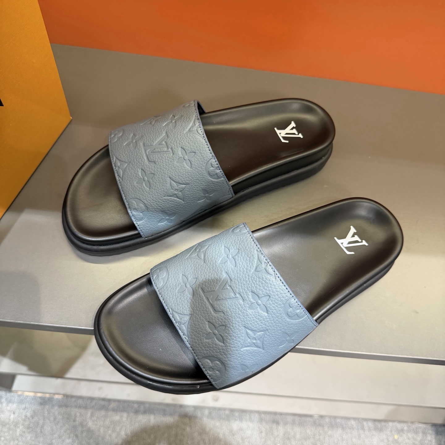 LV shoe