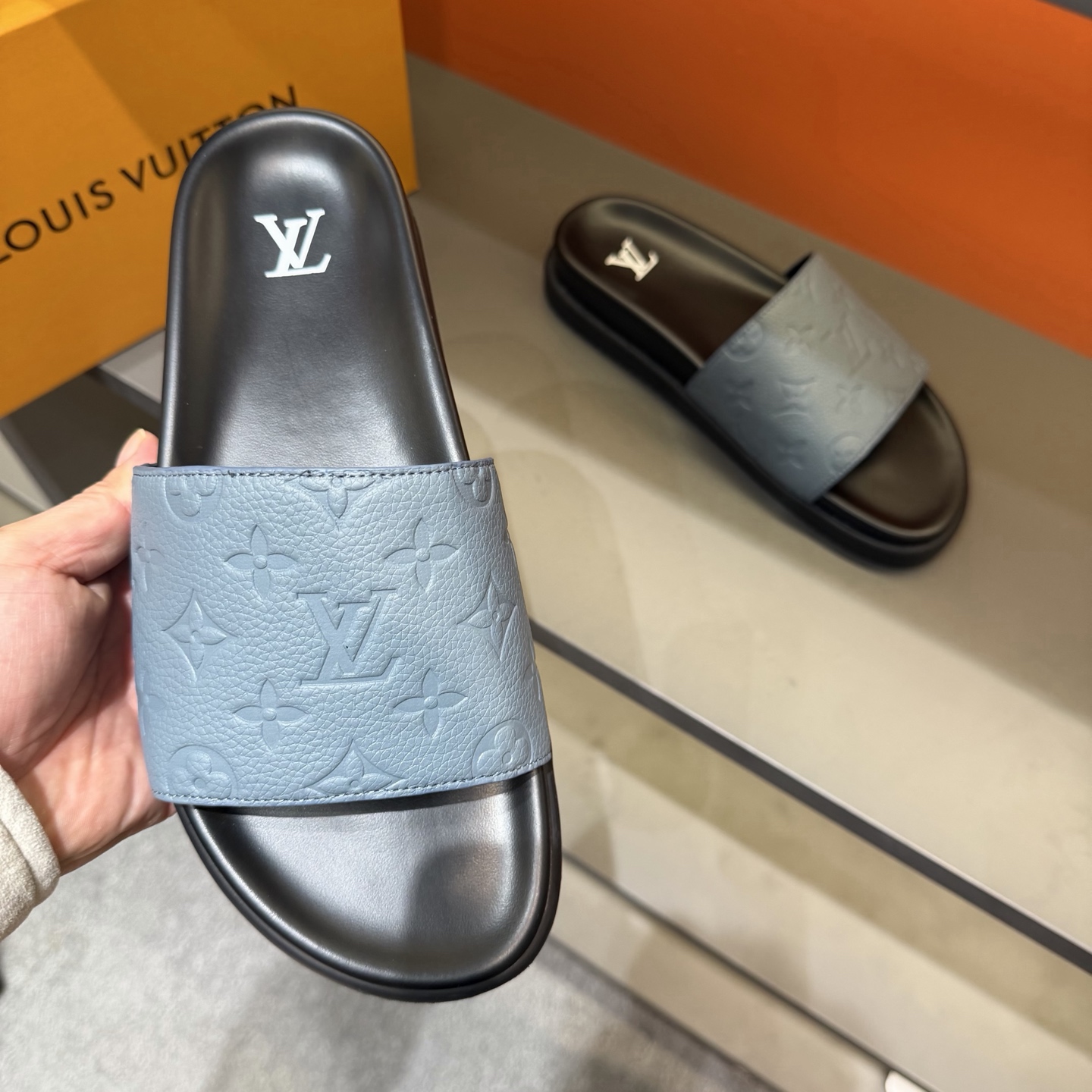LV shoe