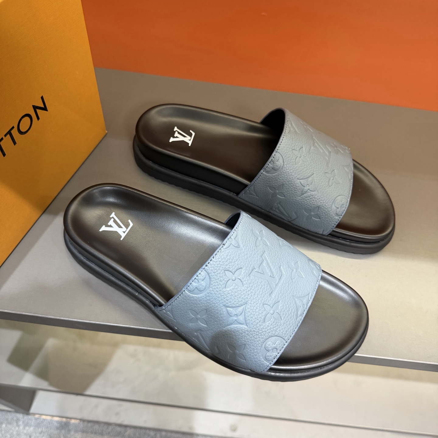 LV shoe