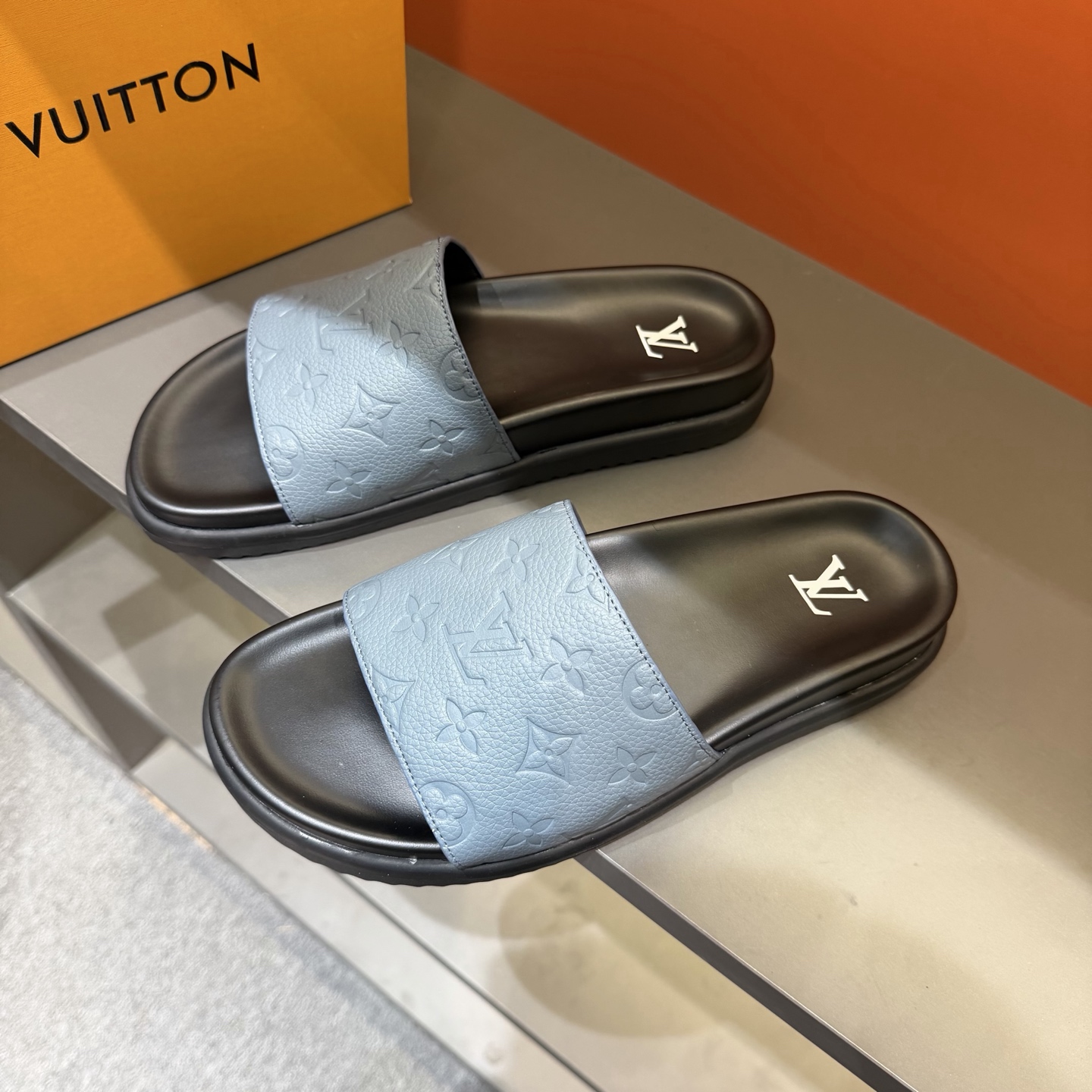LV shoe
