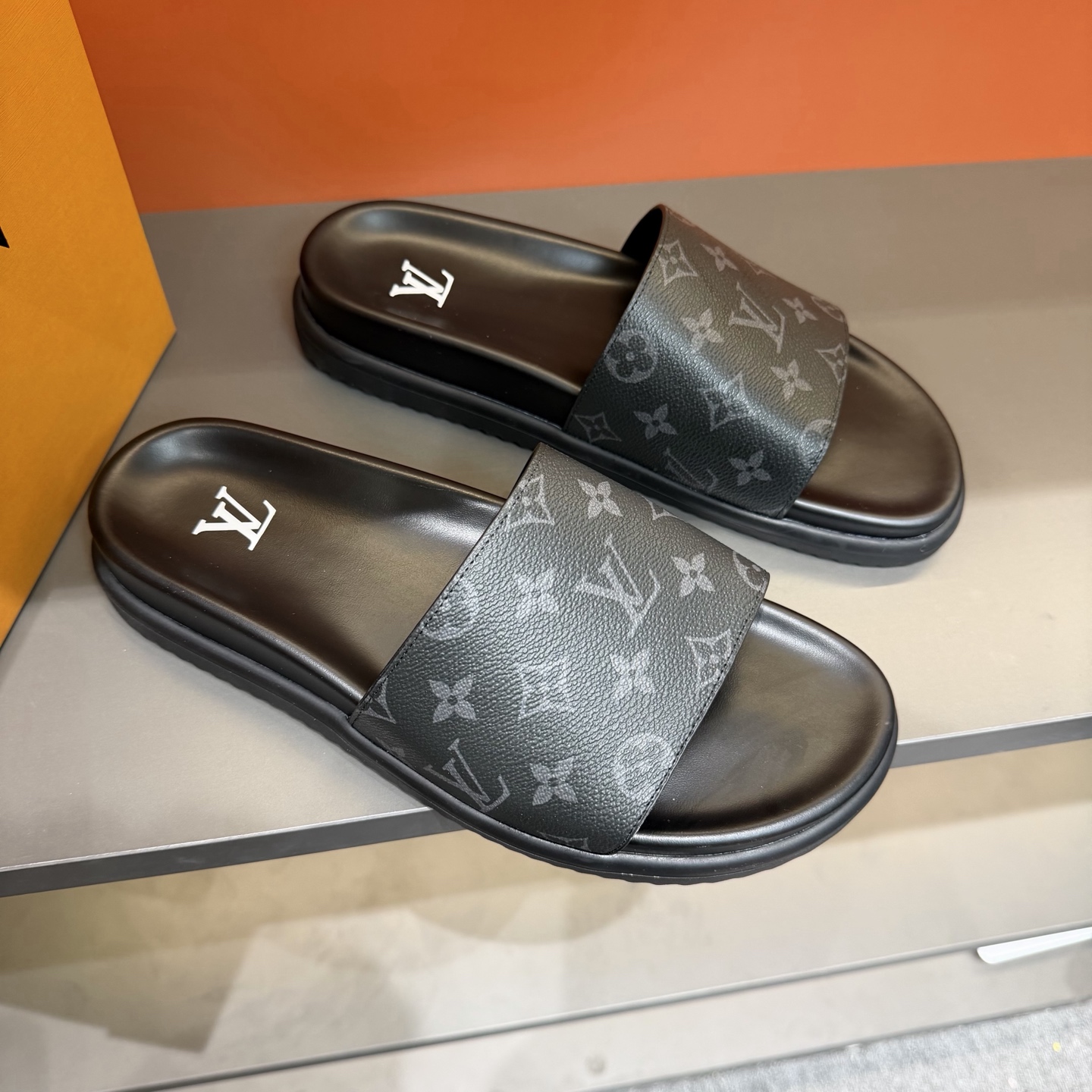 LV shoe