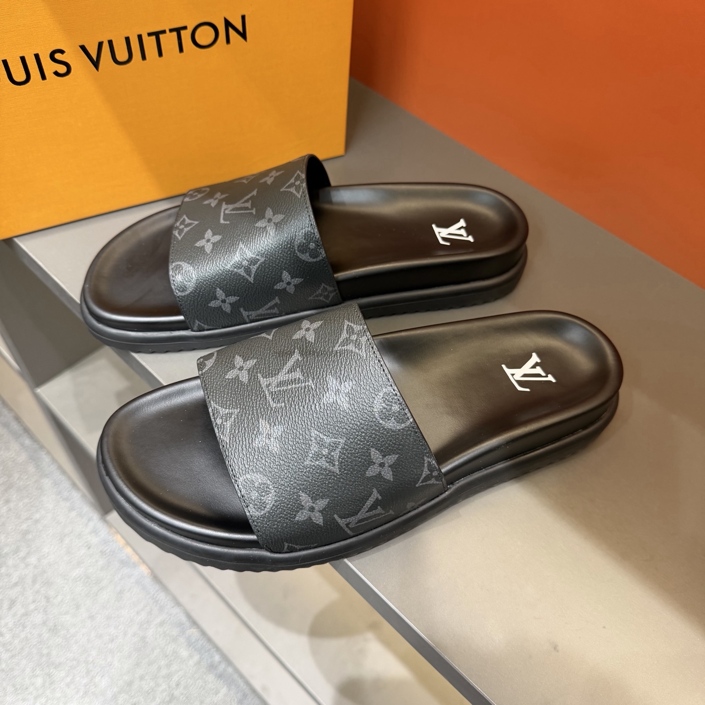 LV shoe
