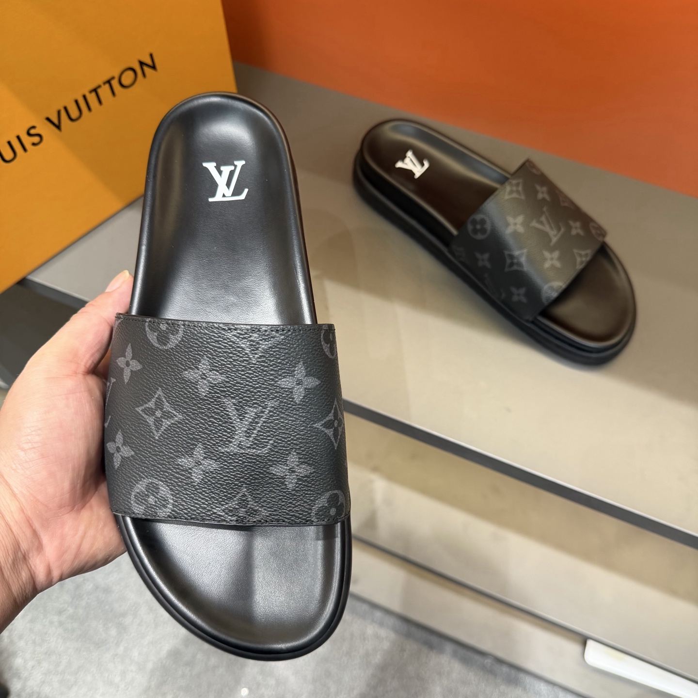 LV shoe