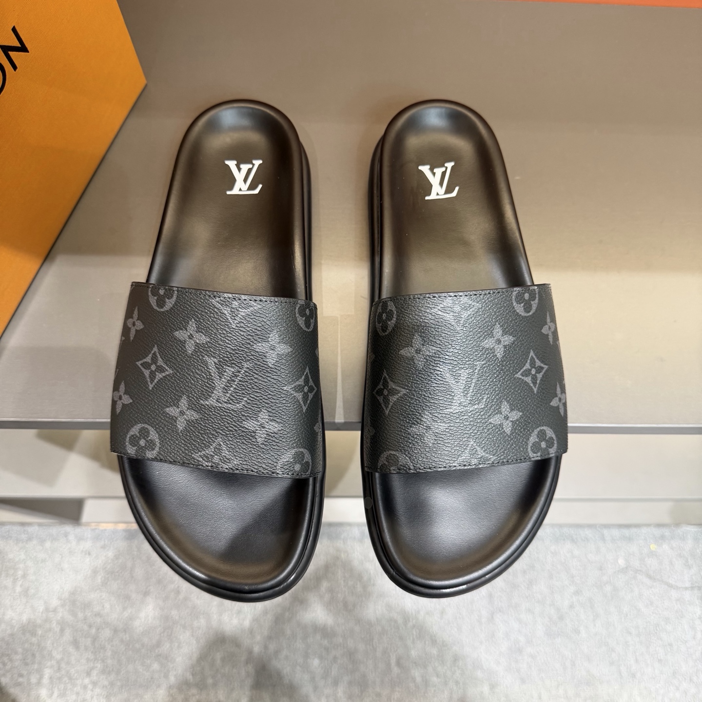 LV shoe