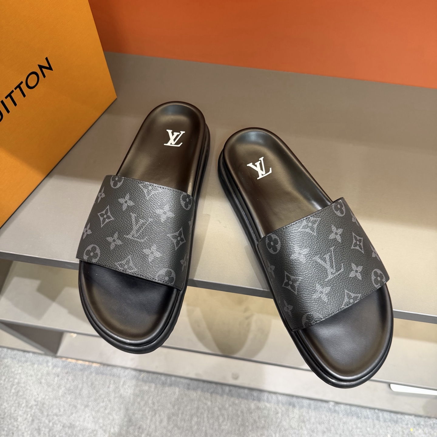 LV shoe