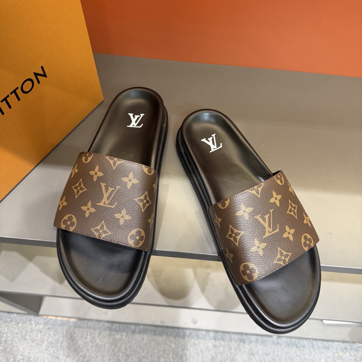 LV shoe