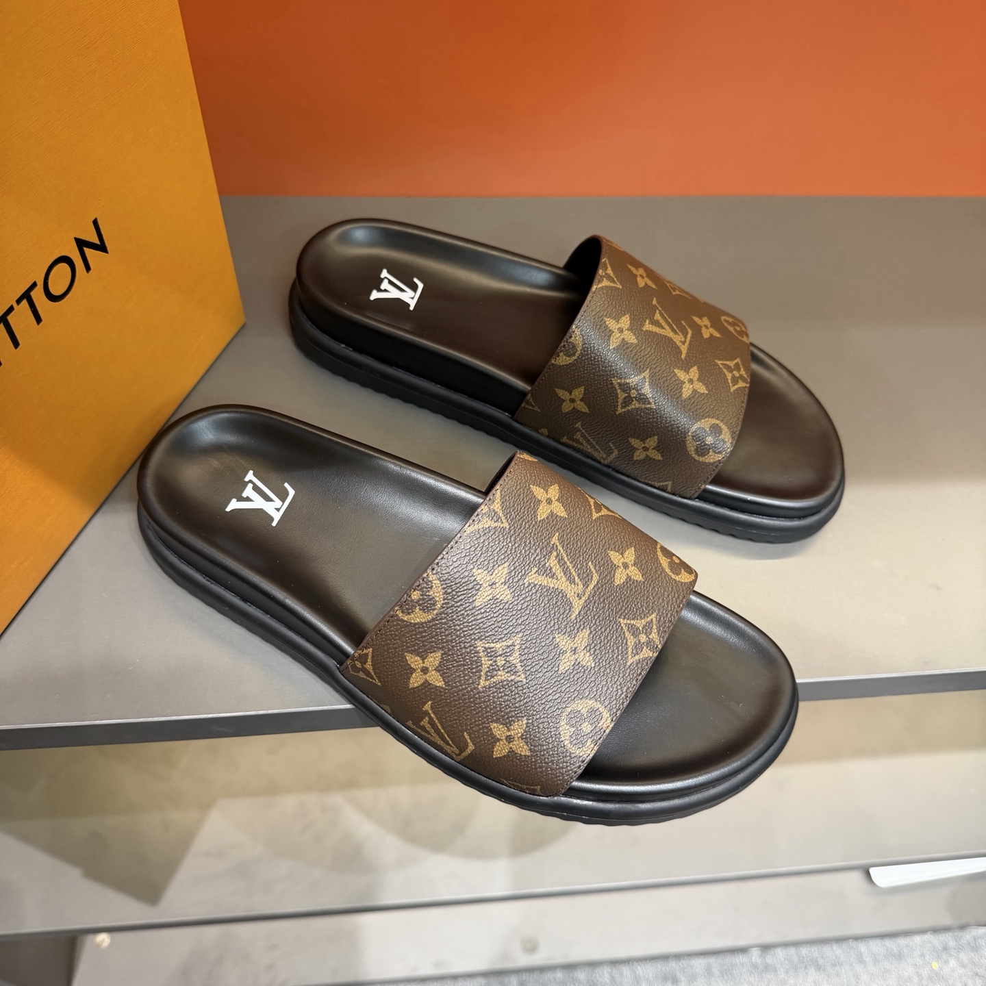LV shoe