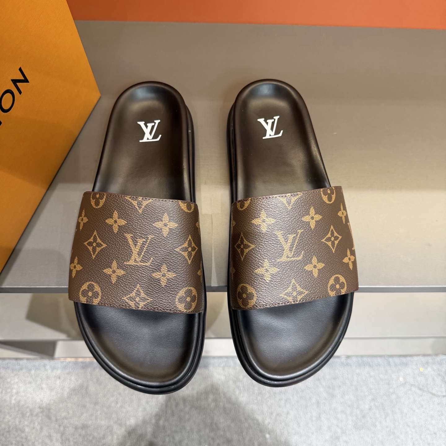 LV shoe