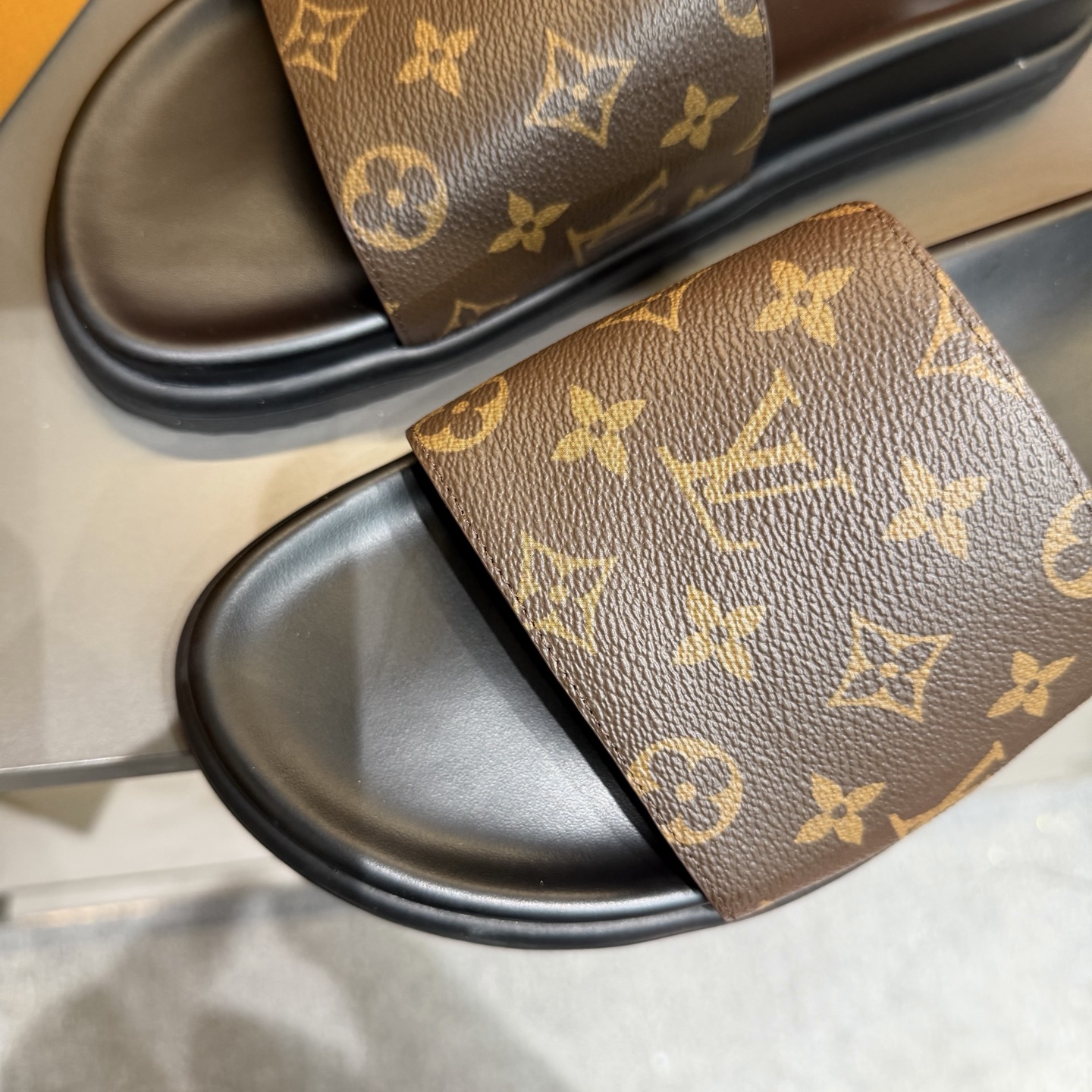 LV shoe