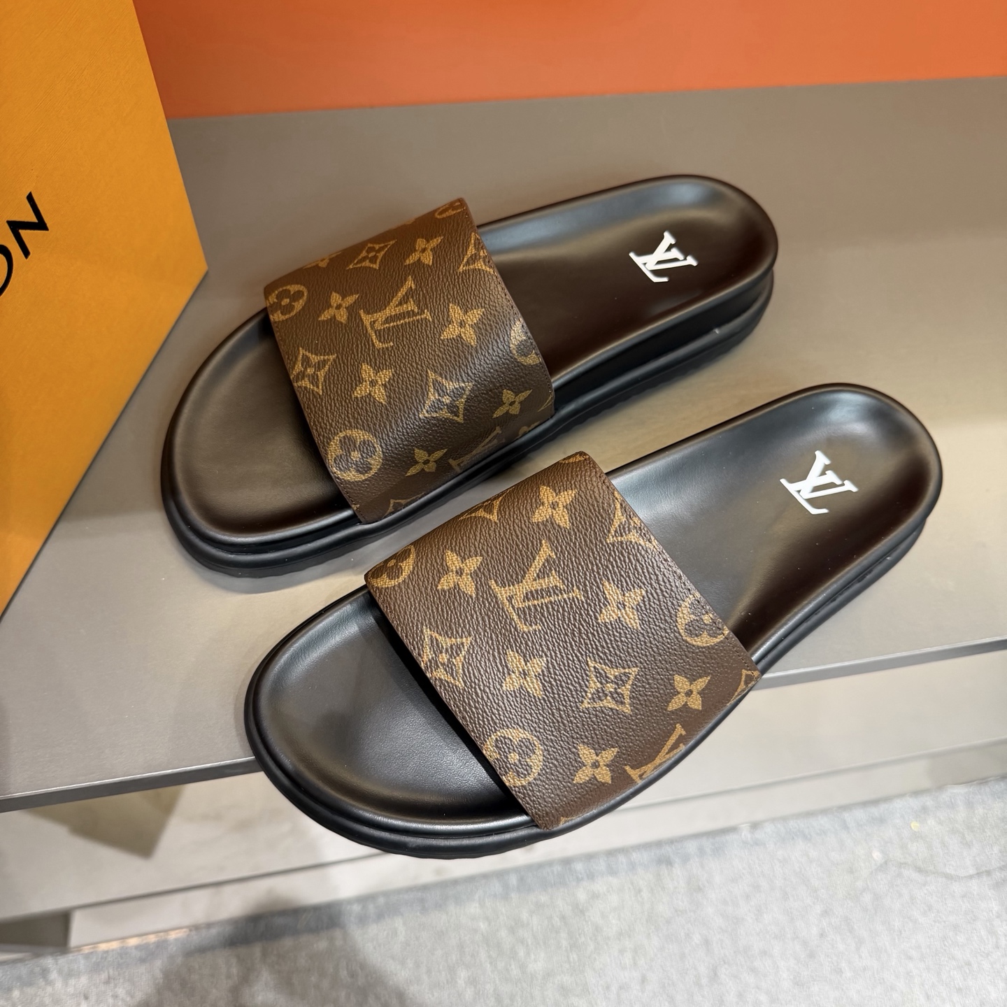 LV shoe