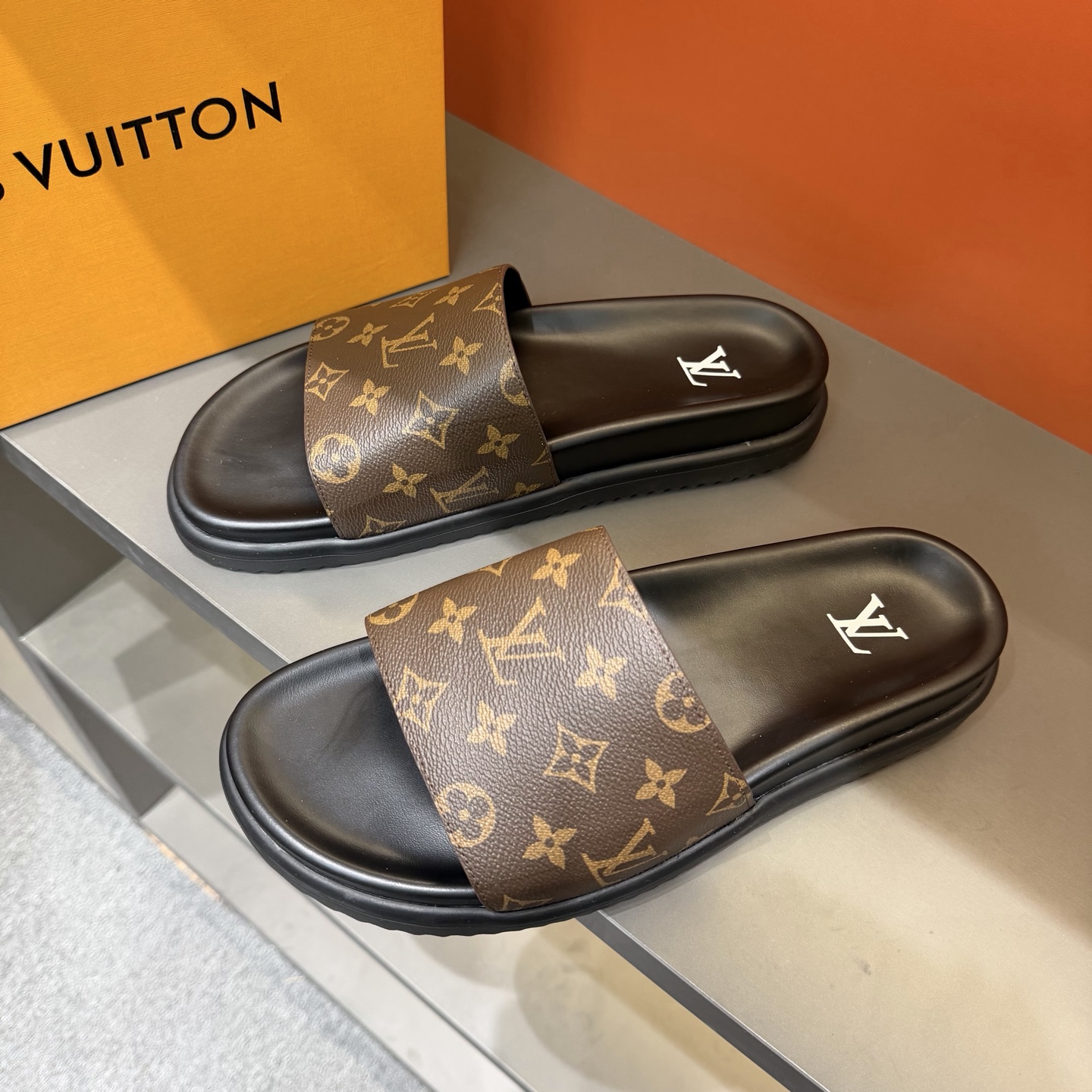 LV shoe