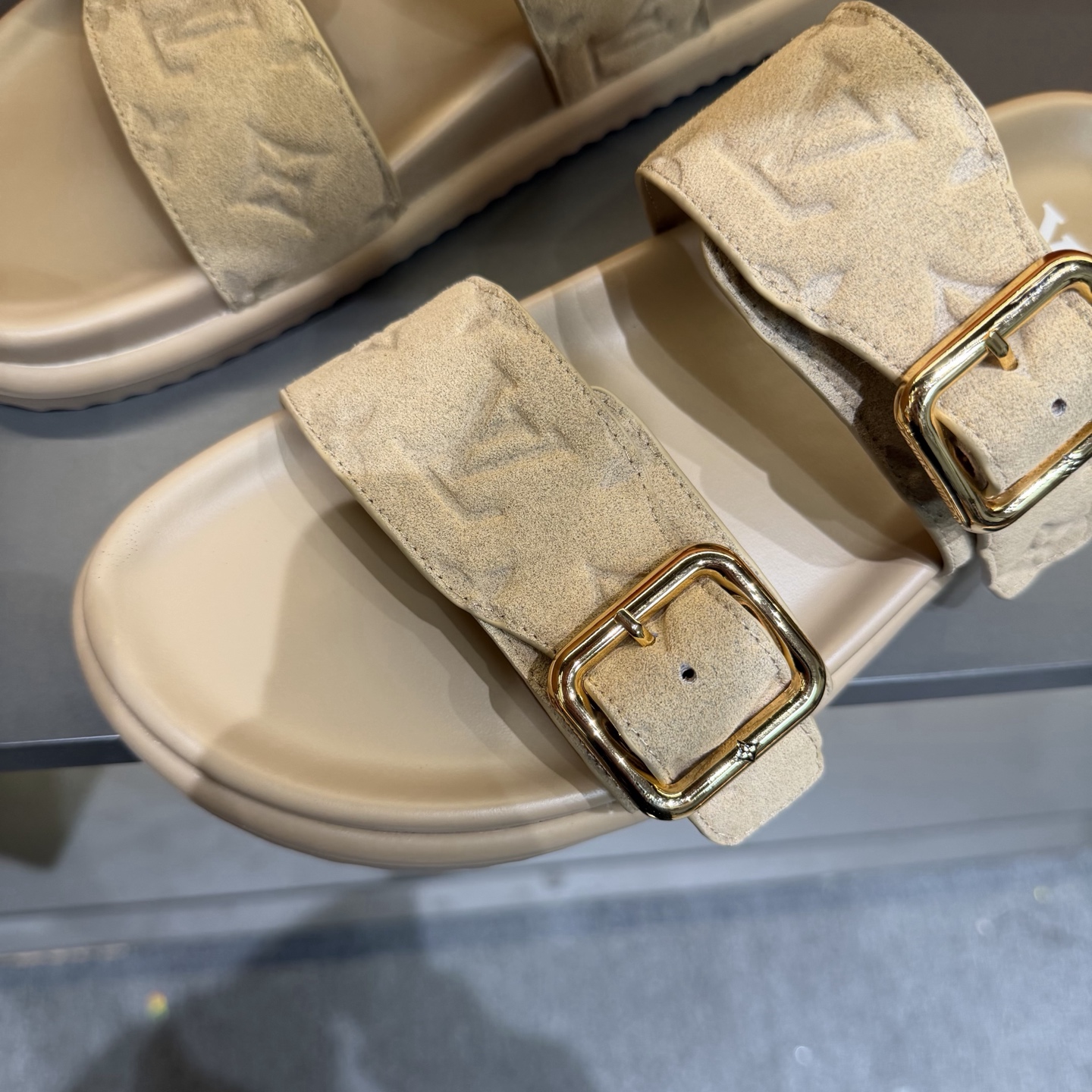 LV shoe